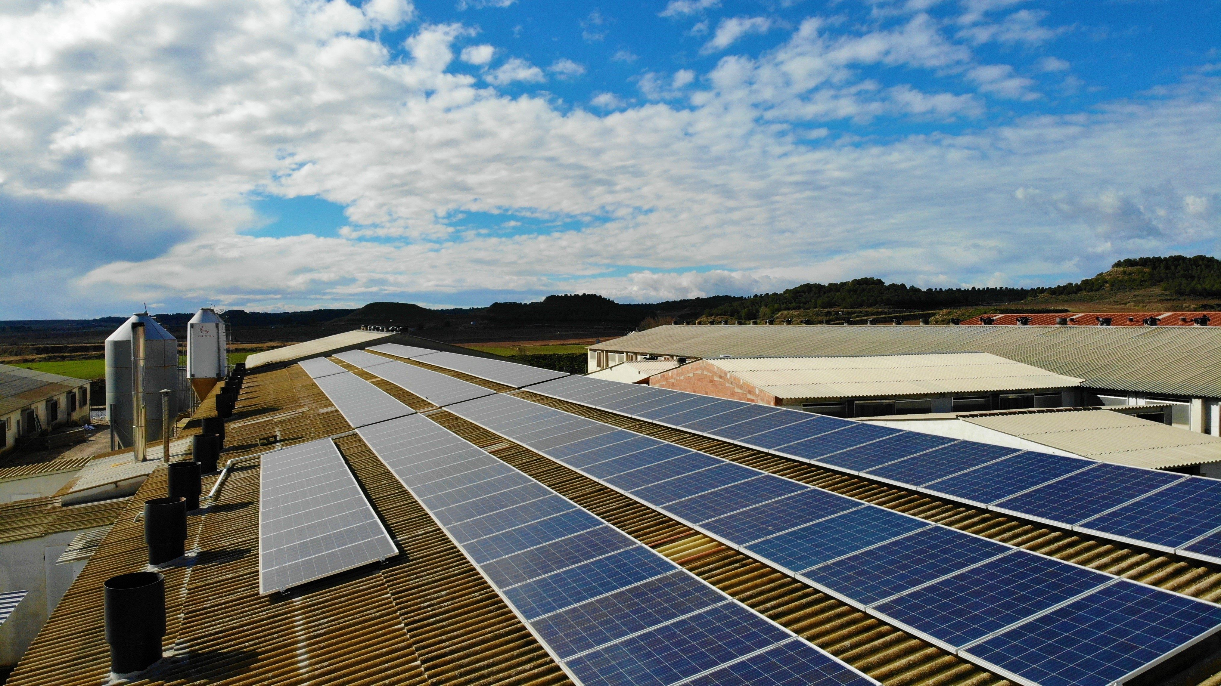 El proyecto plantea adquirir un terreno de forma colectiva y hacer un parque fotovoltaico para suministrar energía al municipio de Flix | ACN