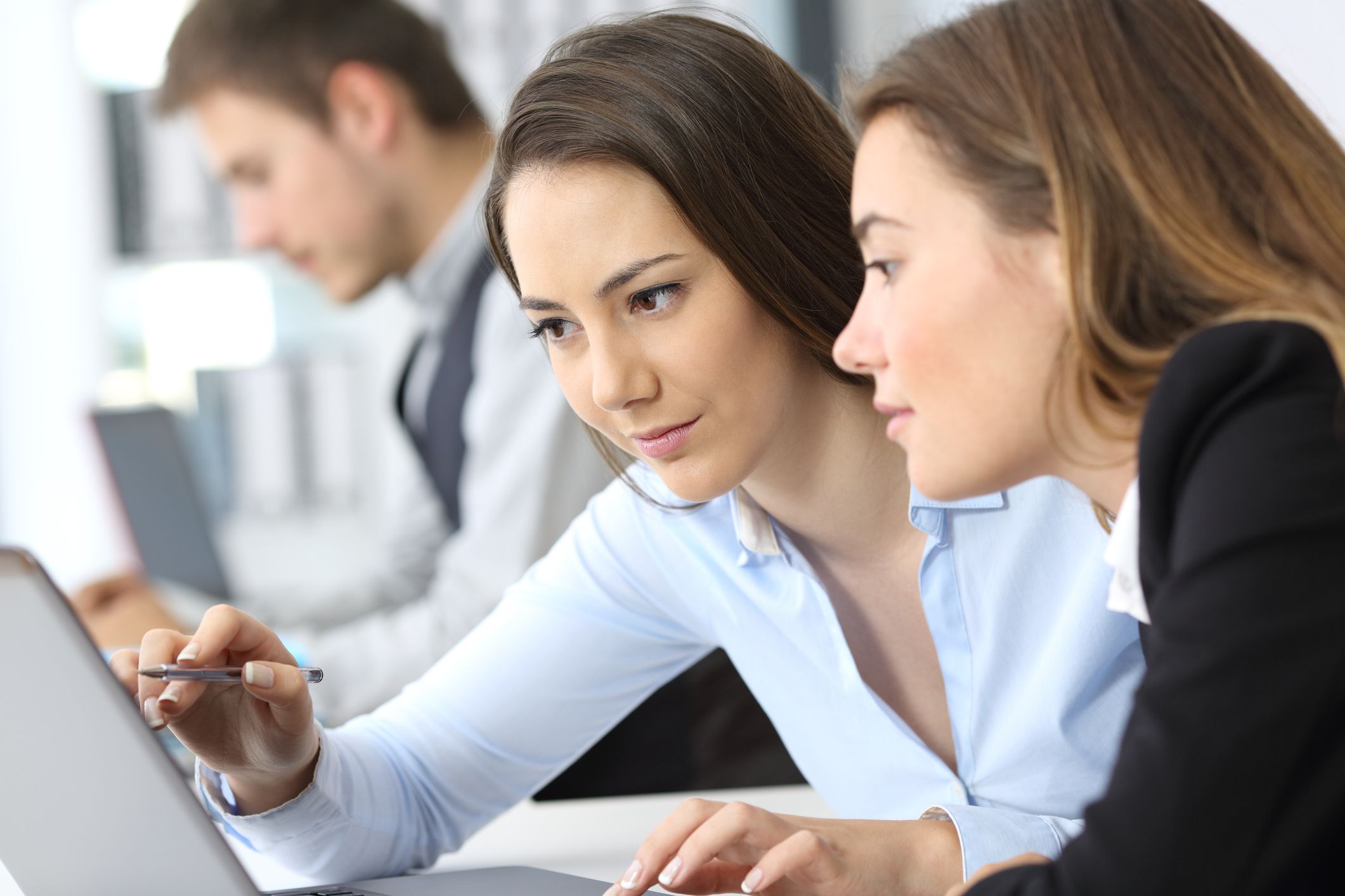 Con el aliciente de una olimpiada, Oifem ha creado una comunidad de chicas interesadas en la informática y la programación | iStock