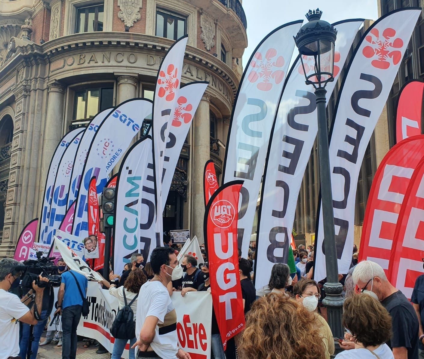 Trabajadores de CaixaBank protestan contra el ERE en Valencia durante la segunda jornada de huelga | EP