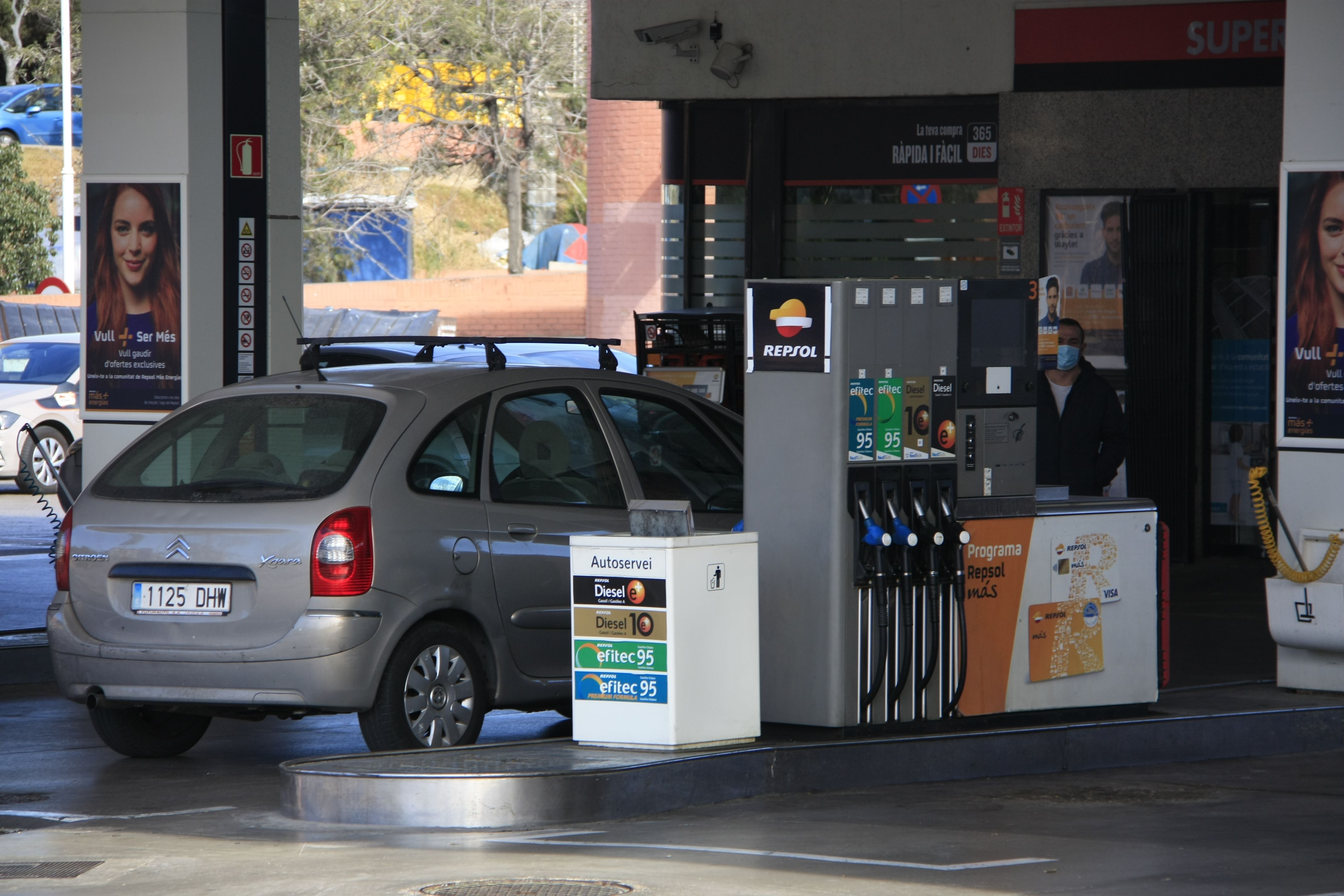 Exterior de una gasolinera de Poblenou | ACN