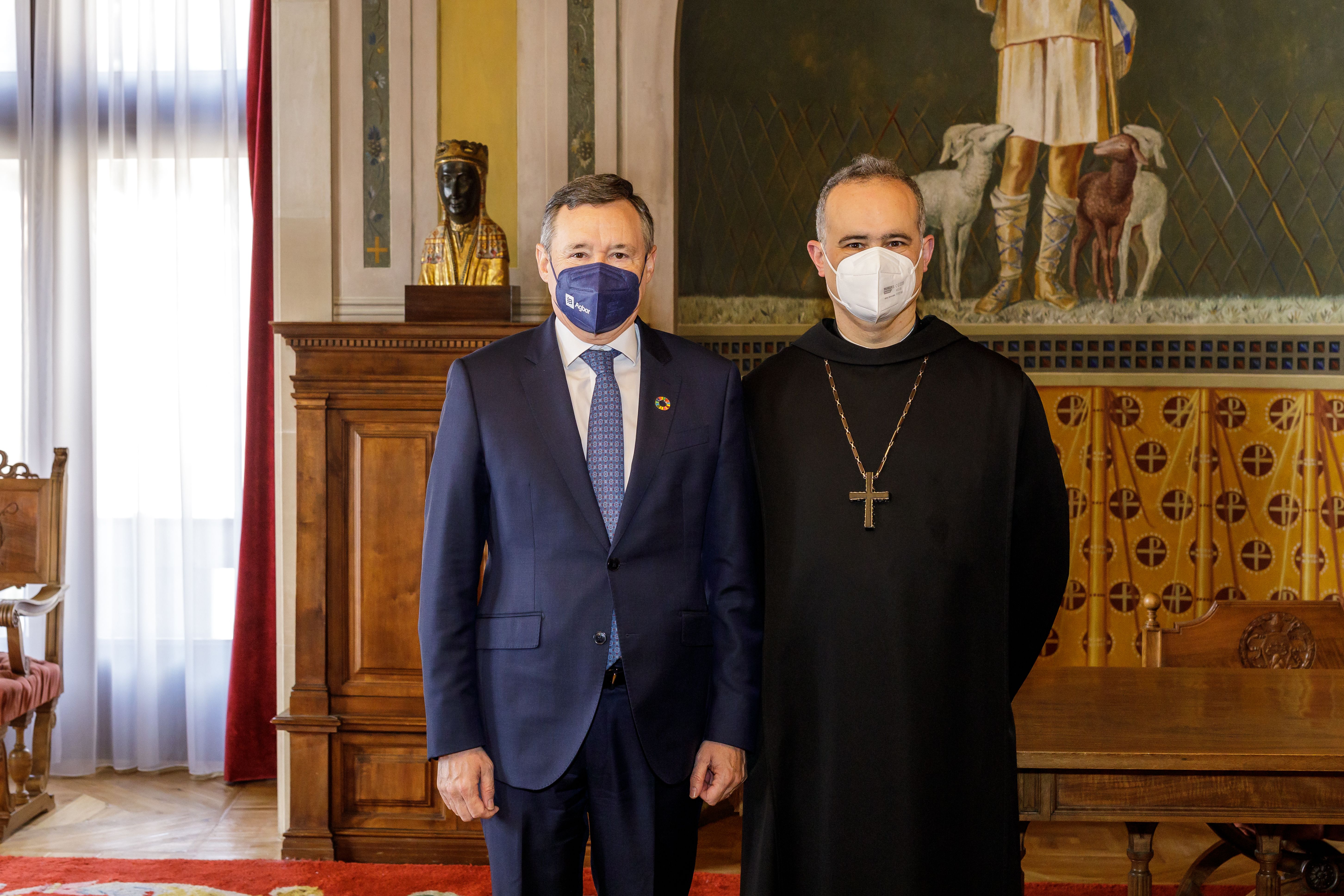 L'acte de signatura del conveni de col·laboració entre Aigües de Barcelona i l'Abadia de Montserrat | Cedida