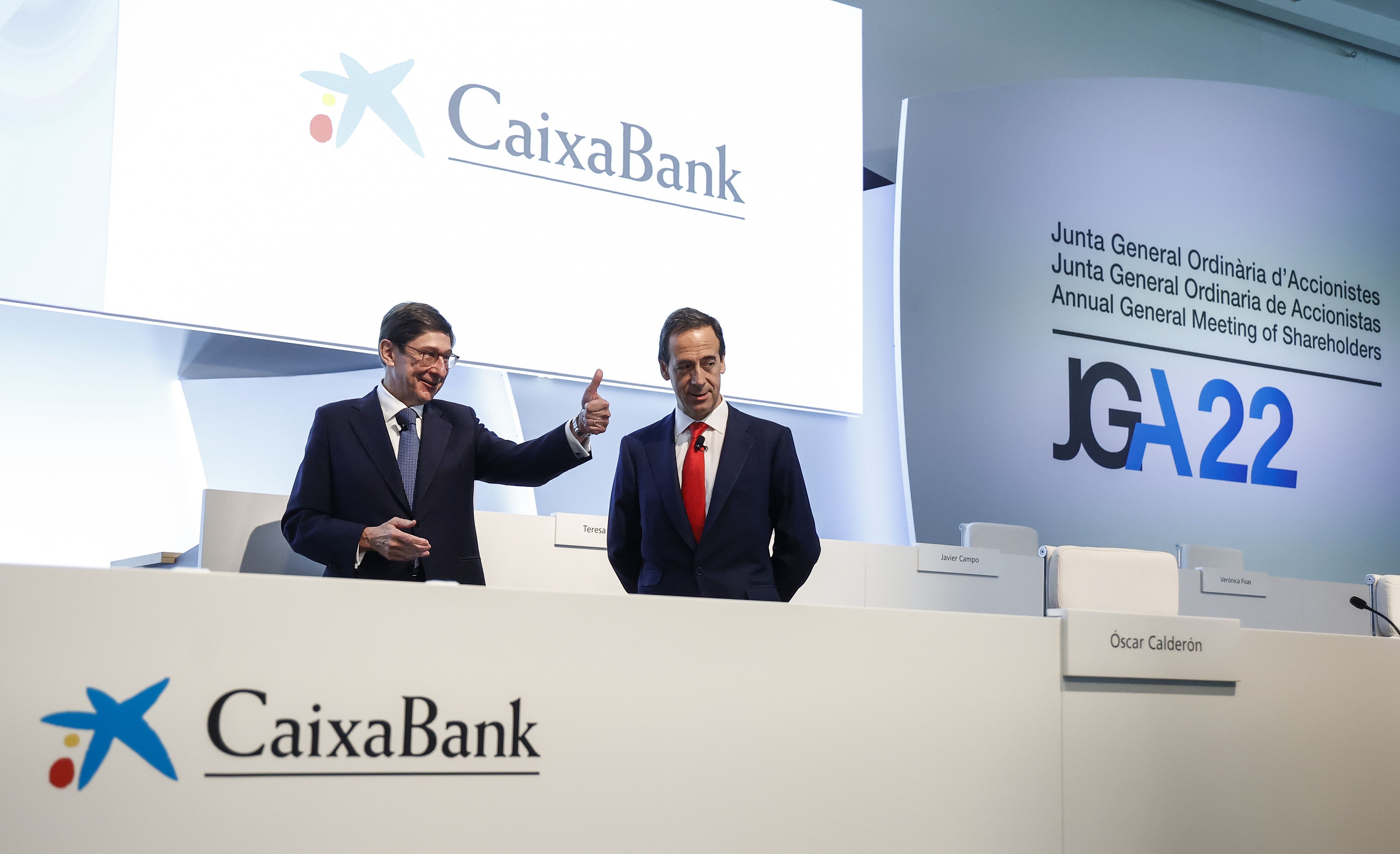 El presidente de CaixaBank, José Ignacio Goirigolzarri, y el consejero delegado de la entidad, Gonzalo Gortázar, durante la Junta General de Accionistas | EP