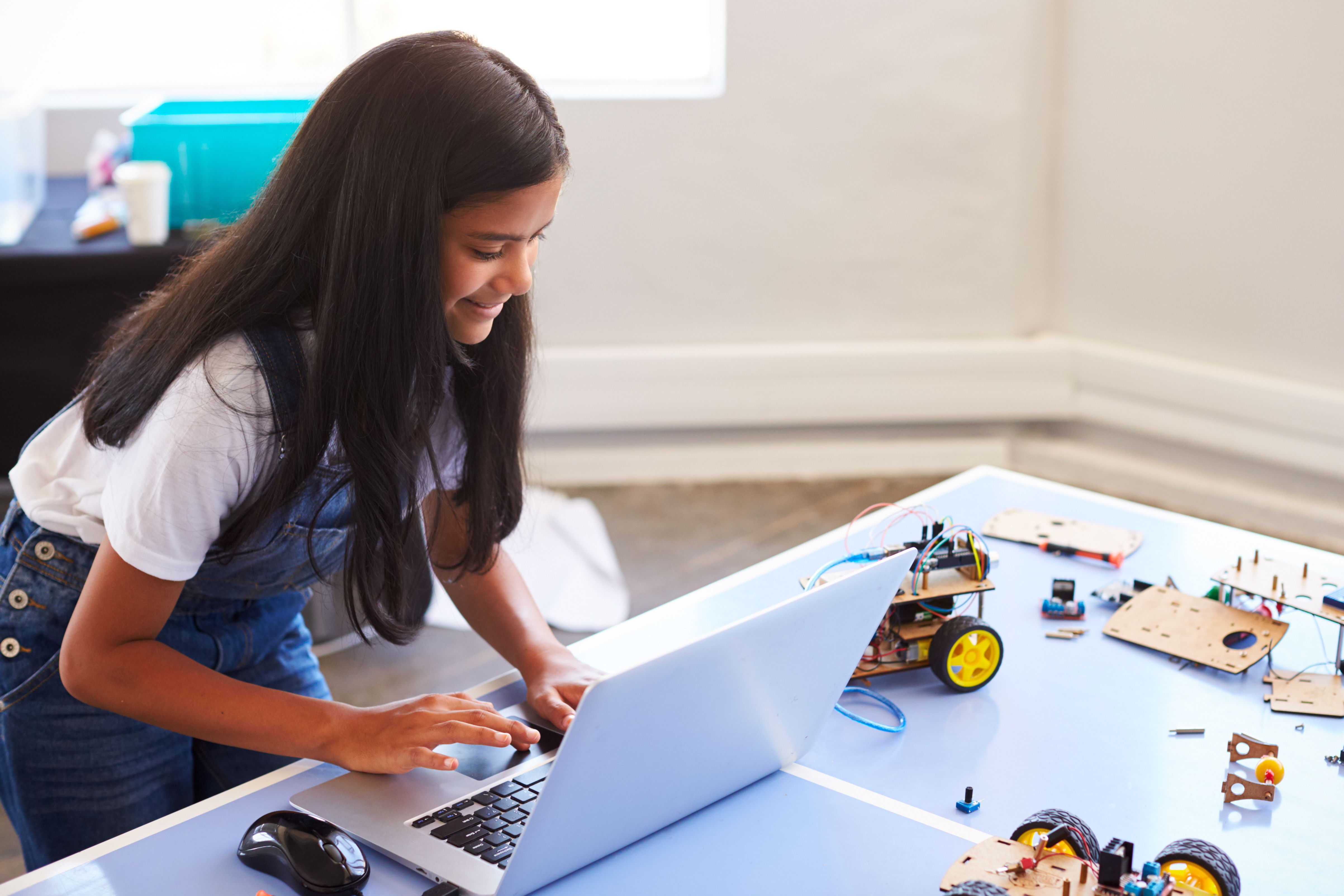 Barcelona debe mejorar su potencial como polo de talento femenino técnico. | iStock