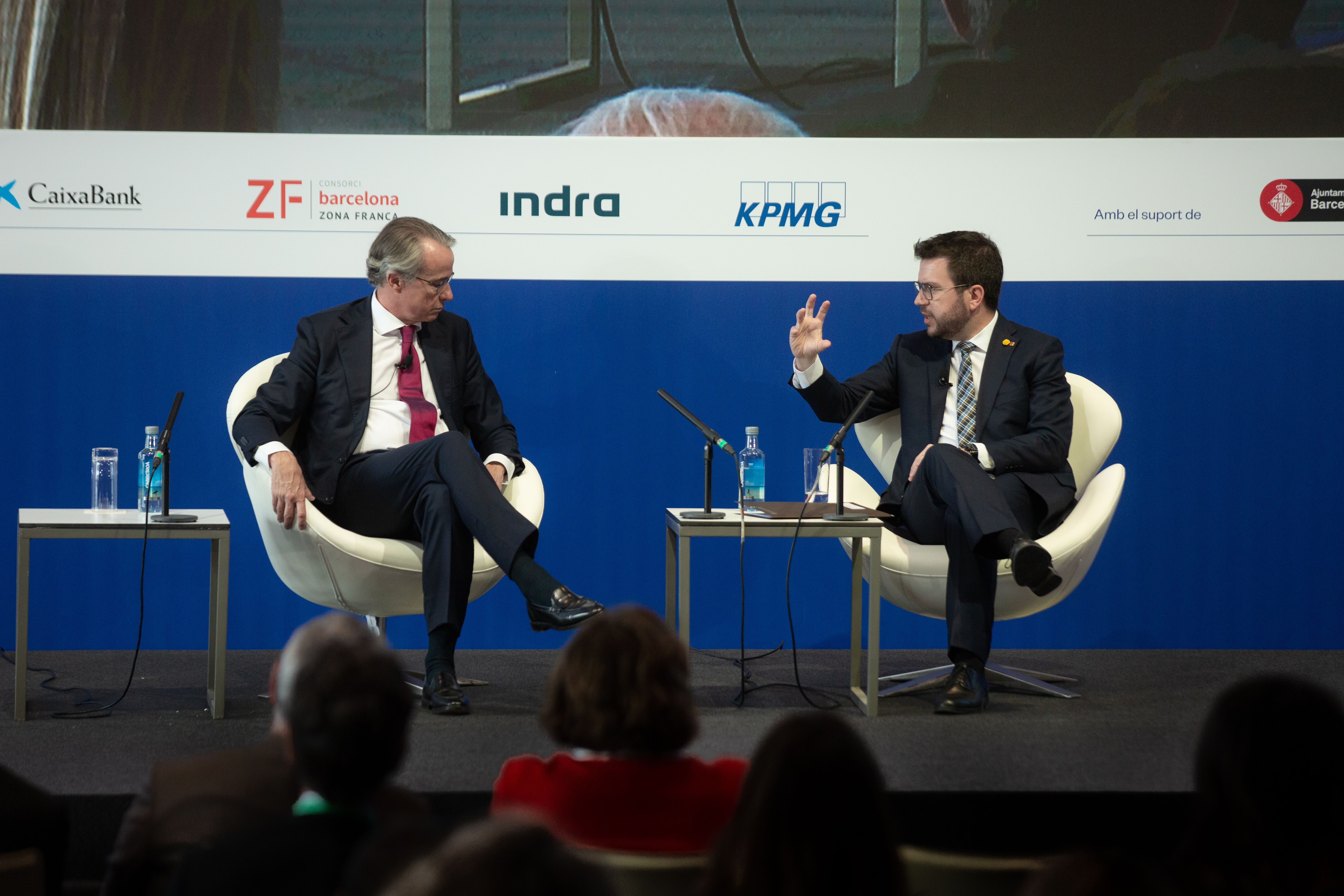 El president del Cercle d'Economia, Javier Faus, i el president de la Generalitat, Pere Aragonès, durant la inauguració de la Reunió anual de l'entitat | EP