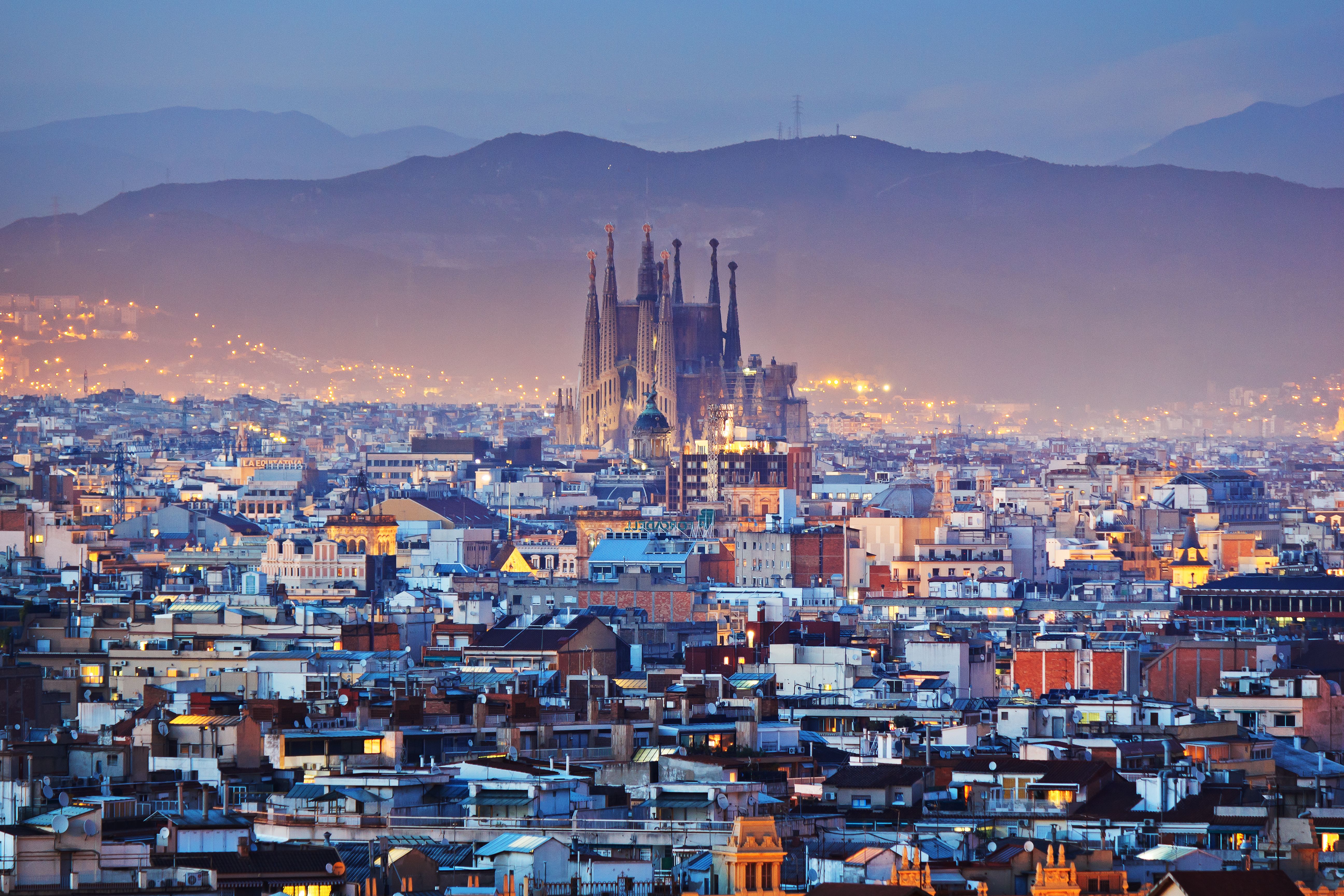 Imagen de la skyline de Barcelona con la Sagrada Familia de fondo | iStock