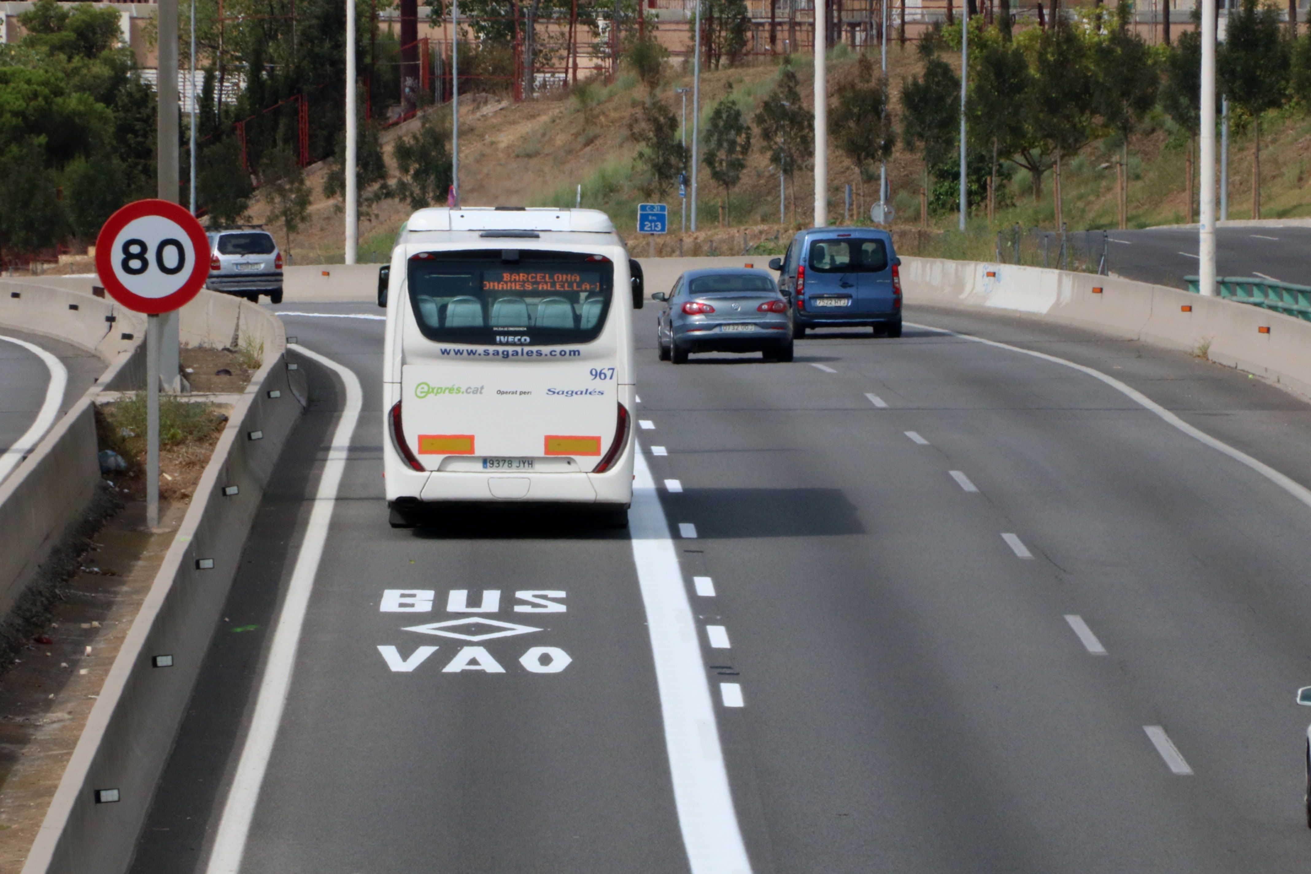 El carril Bus-Vao de la C-31 a la altura de Badalona | ACN