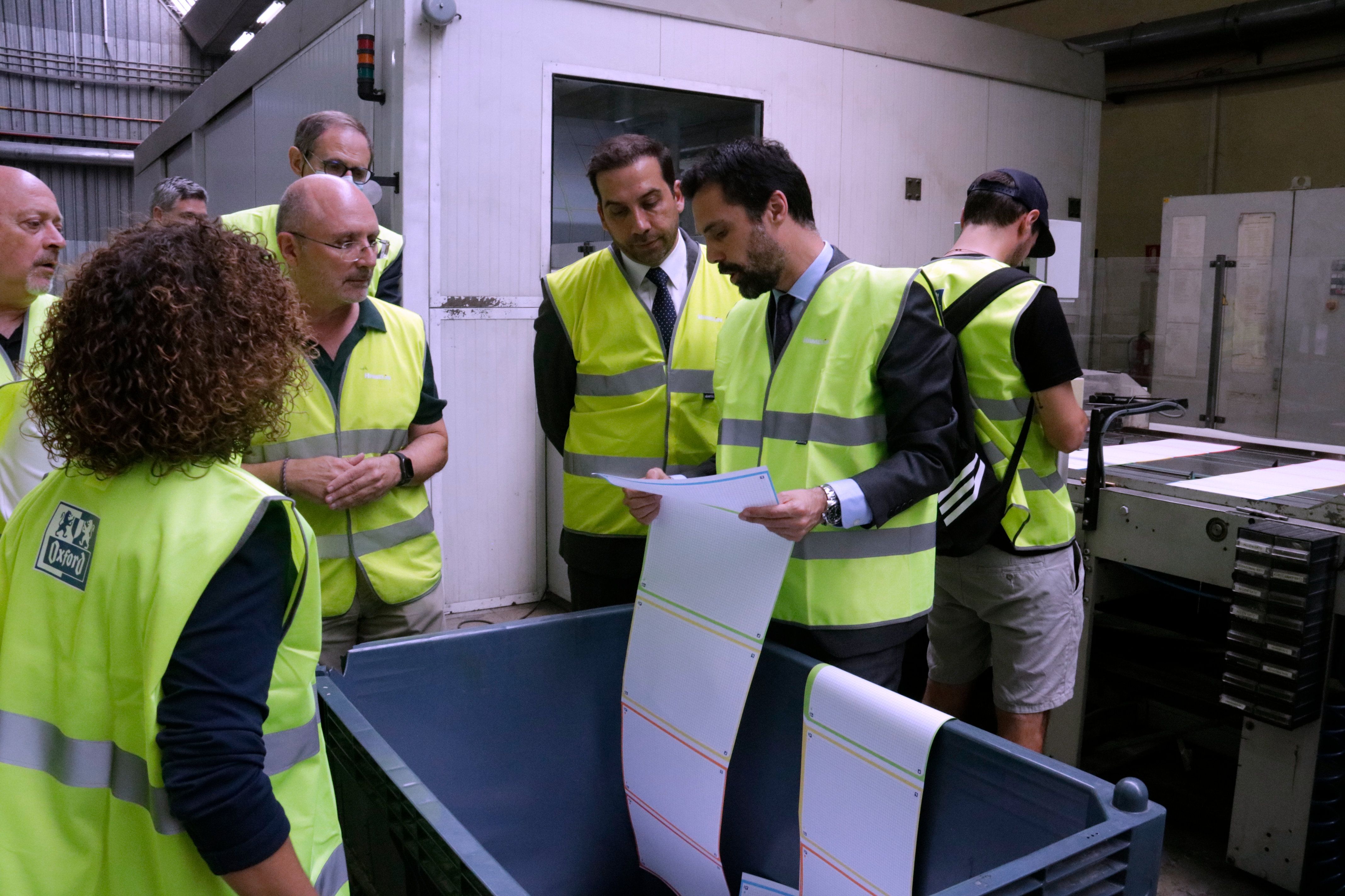 El conseller Roger Torrent visitando la empresa Hamelin Brands (Oxford) de Flaçà | ACN