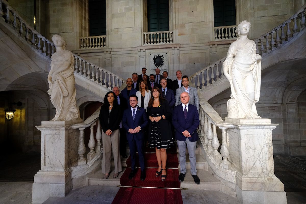 Els presidents de les cambres de comerç catalanes en companyia del president de la Generalitat, Pere Aragonès, i de la presidenta del Parlament, Laura Borràs | CONSELL GENERAL DE CAMBRES DE CATALUNYA