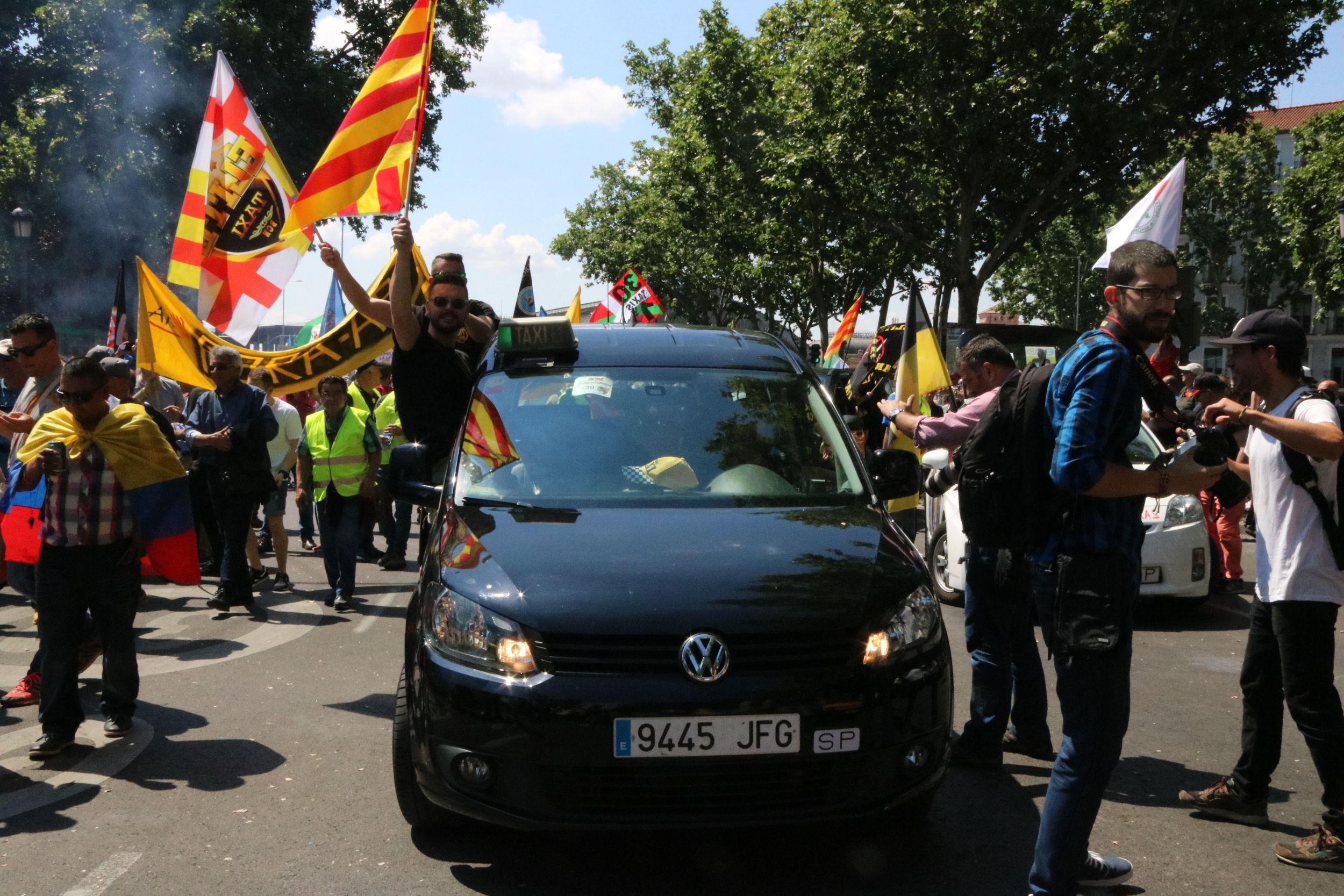 Manifestación de taxistas contra Uber y Cabify a Barcelona en 2017 | ACN