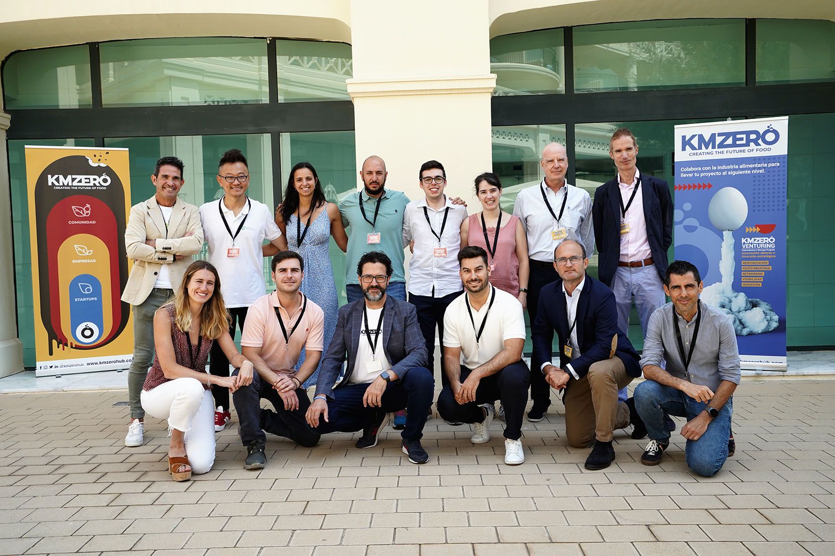 KM ZERO amb les startups guanyadores i els representants de les empreses impulsores | Cedida