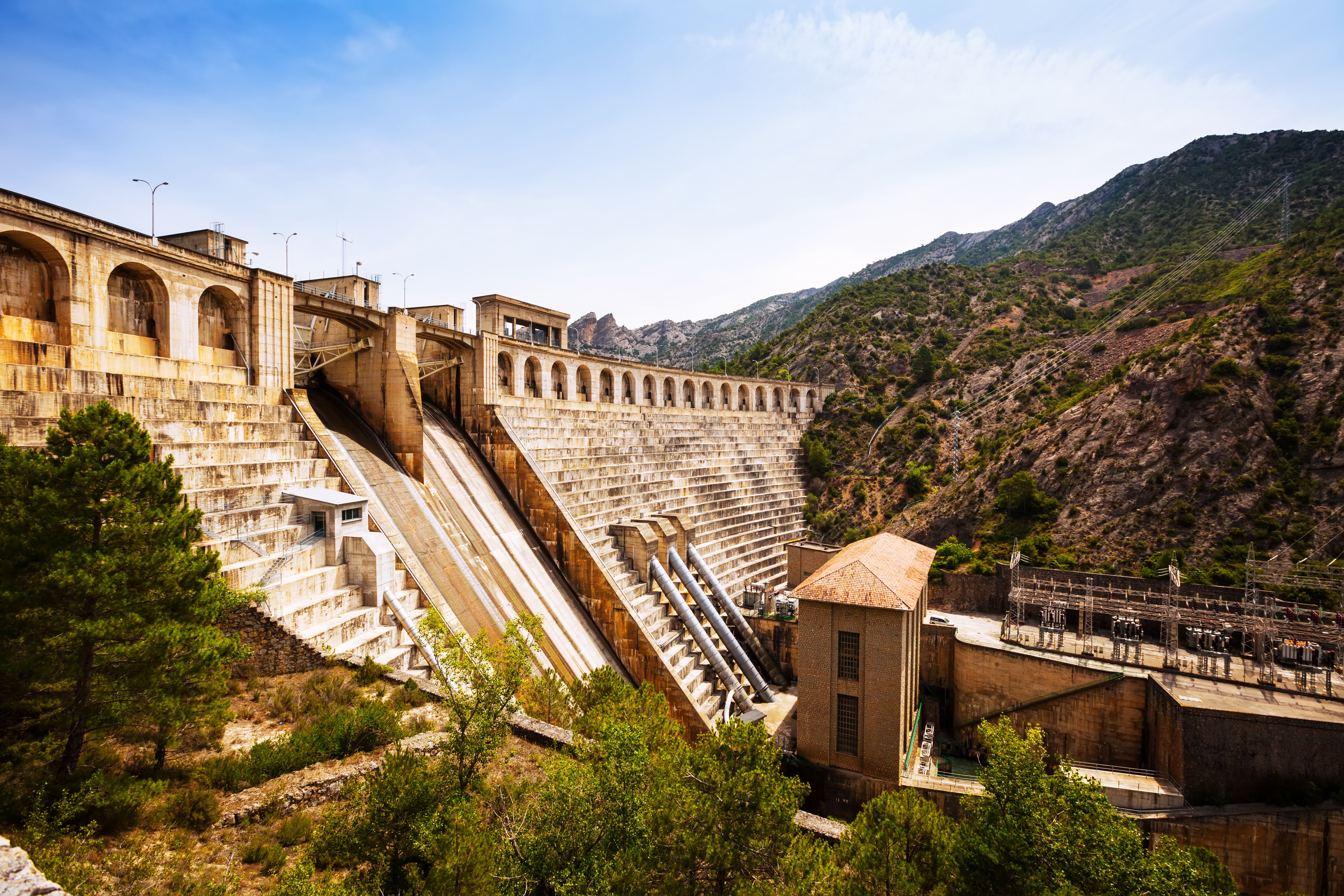 Central hidráulica en el río Segre, Catalunya | iStock