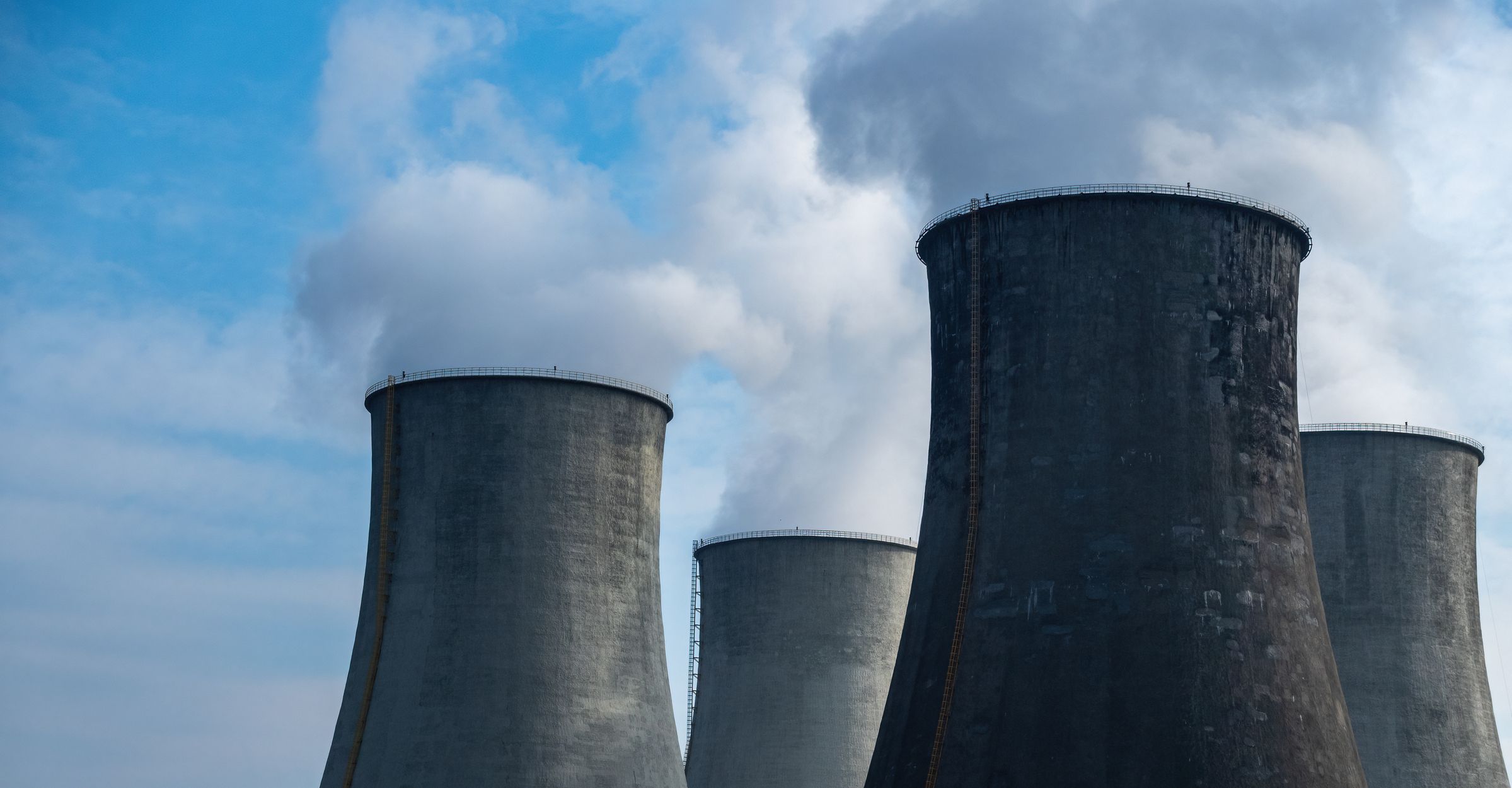 Imagen de una central eléctrica de carbón | iStock