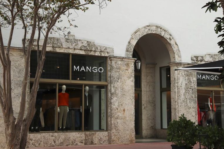 Exterior d'un establiment de Mango als Estats Units | Mango