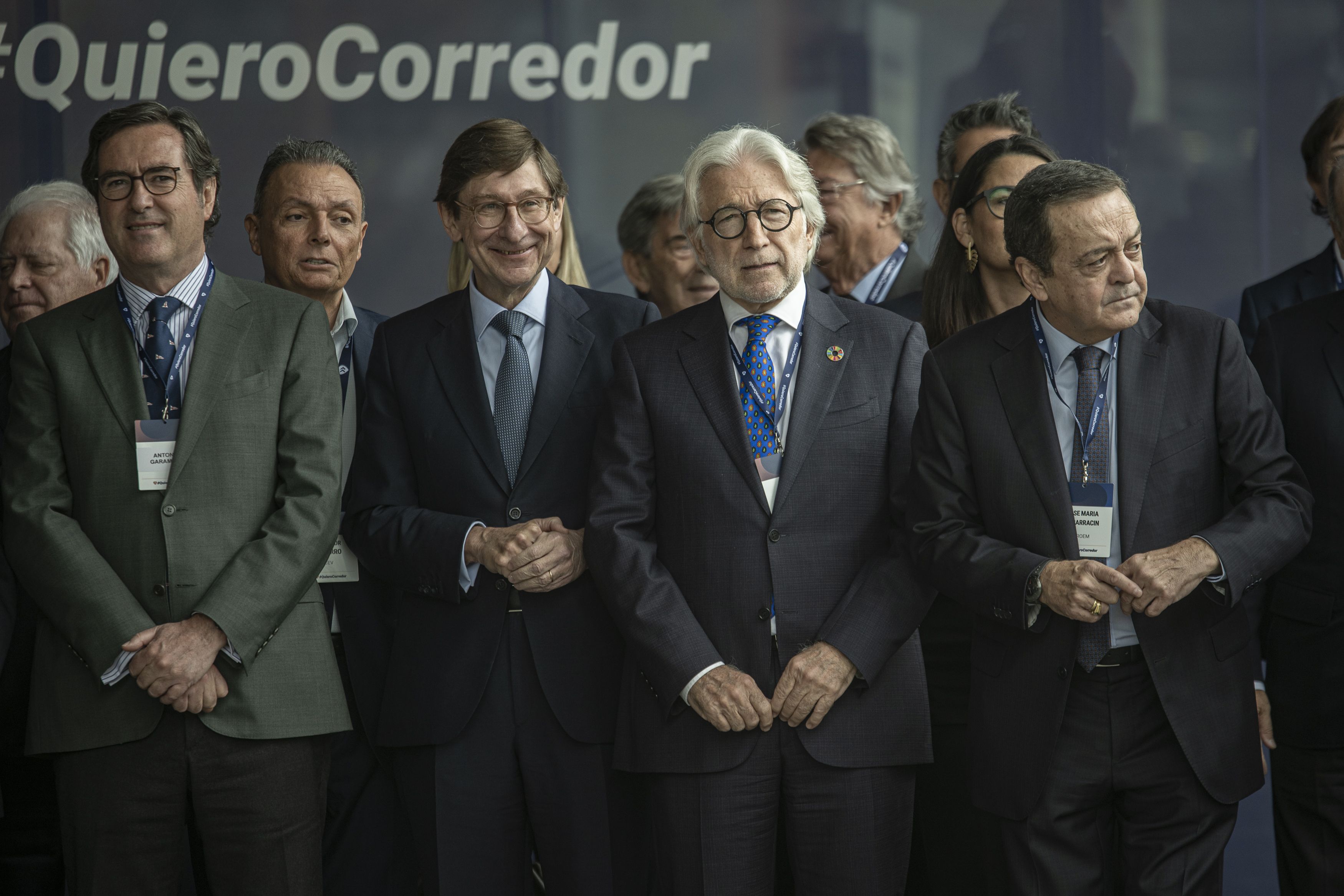 Antonio Garamendi i Josep Sánchez Llibre, separats per José Ignacio Goirigolzarri, en l’acte del Corredor Mediterrani de la setmana passada a Barcelona | Lorena Sopêna | Europa Press