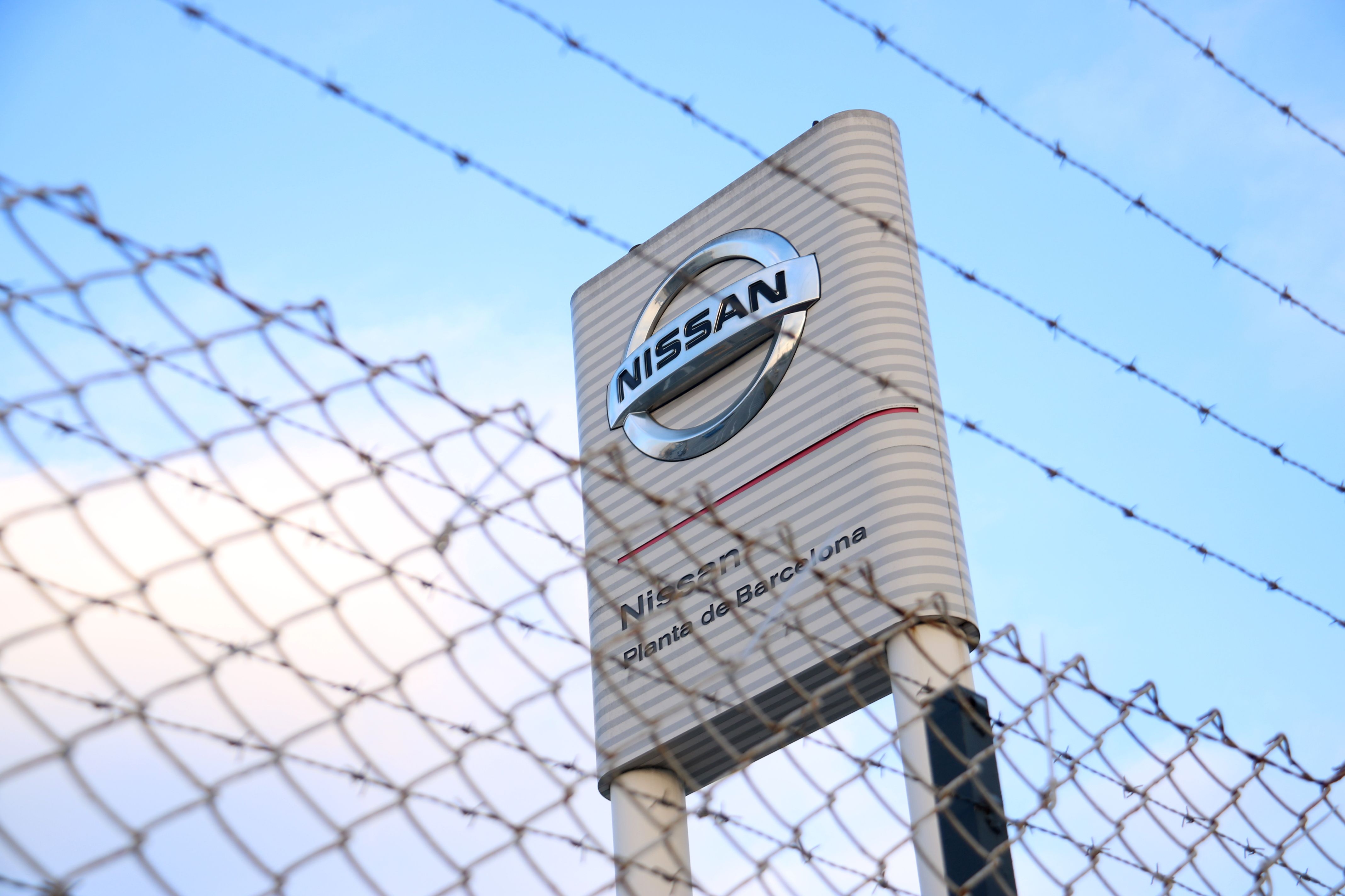 Exterior de una fábrica de Nissan | Aina Martí 