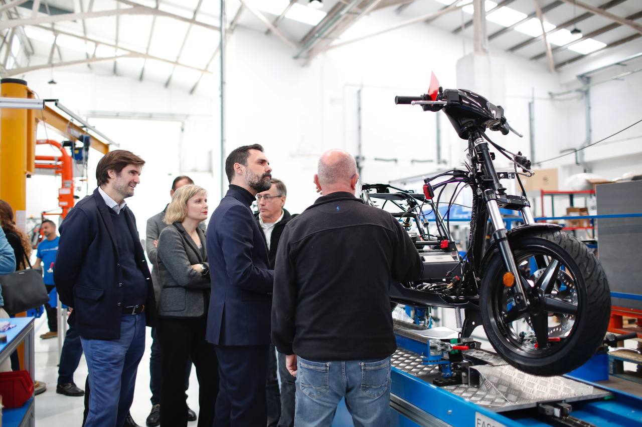 El conseller Roger Torrent en la visita a las instalaciones de Ray Electric Motors | Cedida