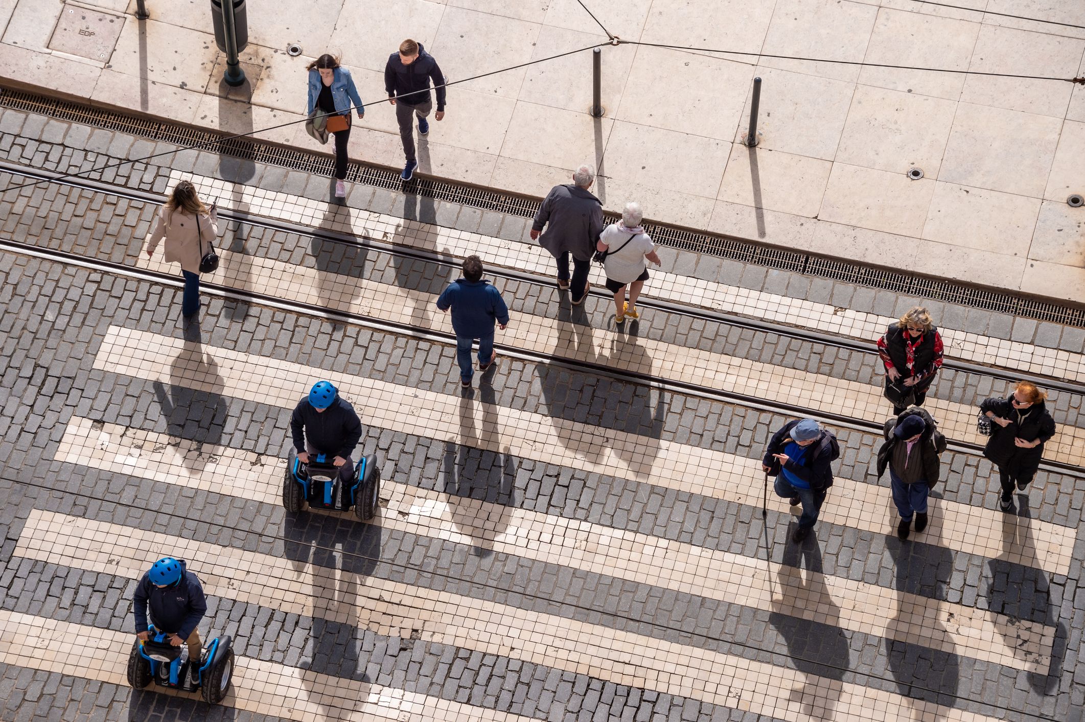  La población catalana crece -pero envejece- y su crecimiento está estrechamente ligado a la aportación migratoria | iStock