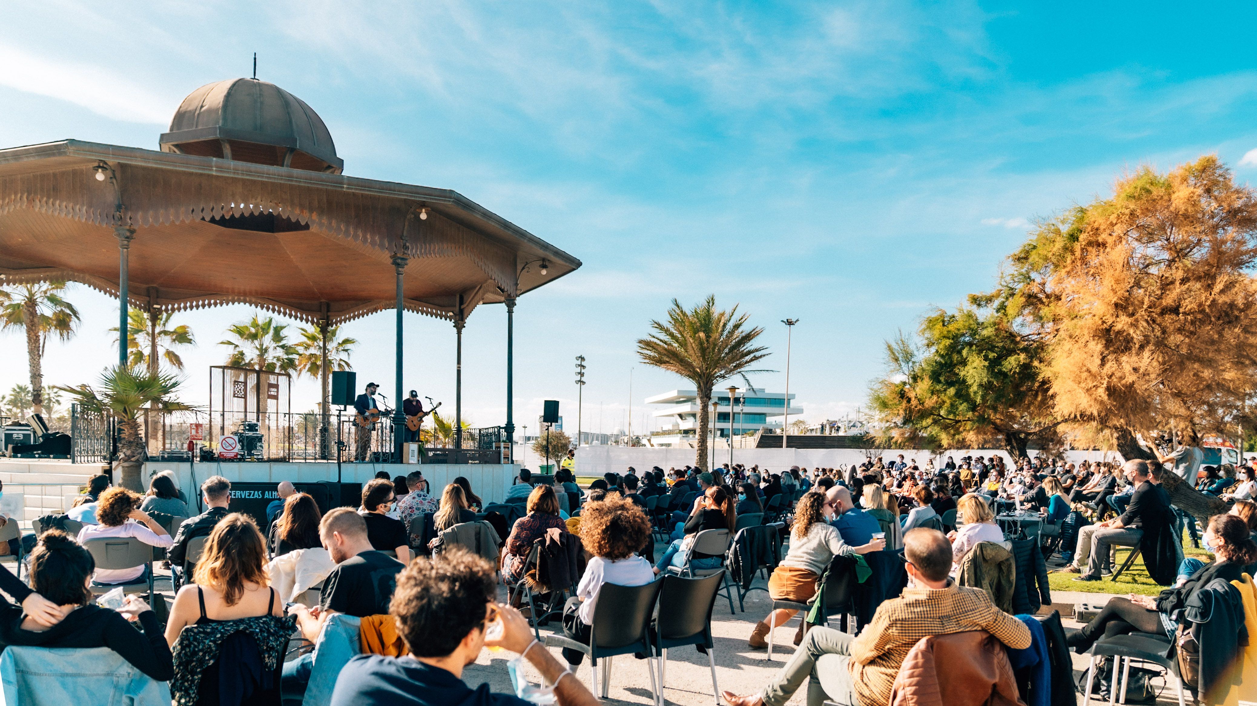 Un concert a l'aire lliure a la Pèrgola, a la Marina Reial de València | lamarinadevalencia.com