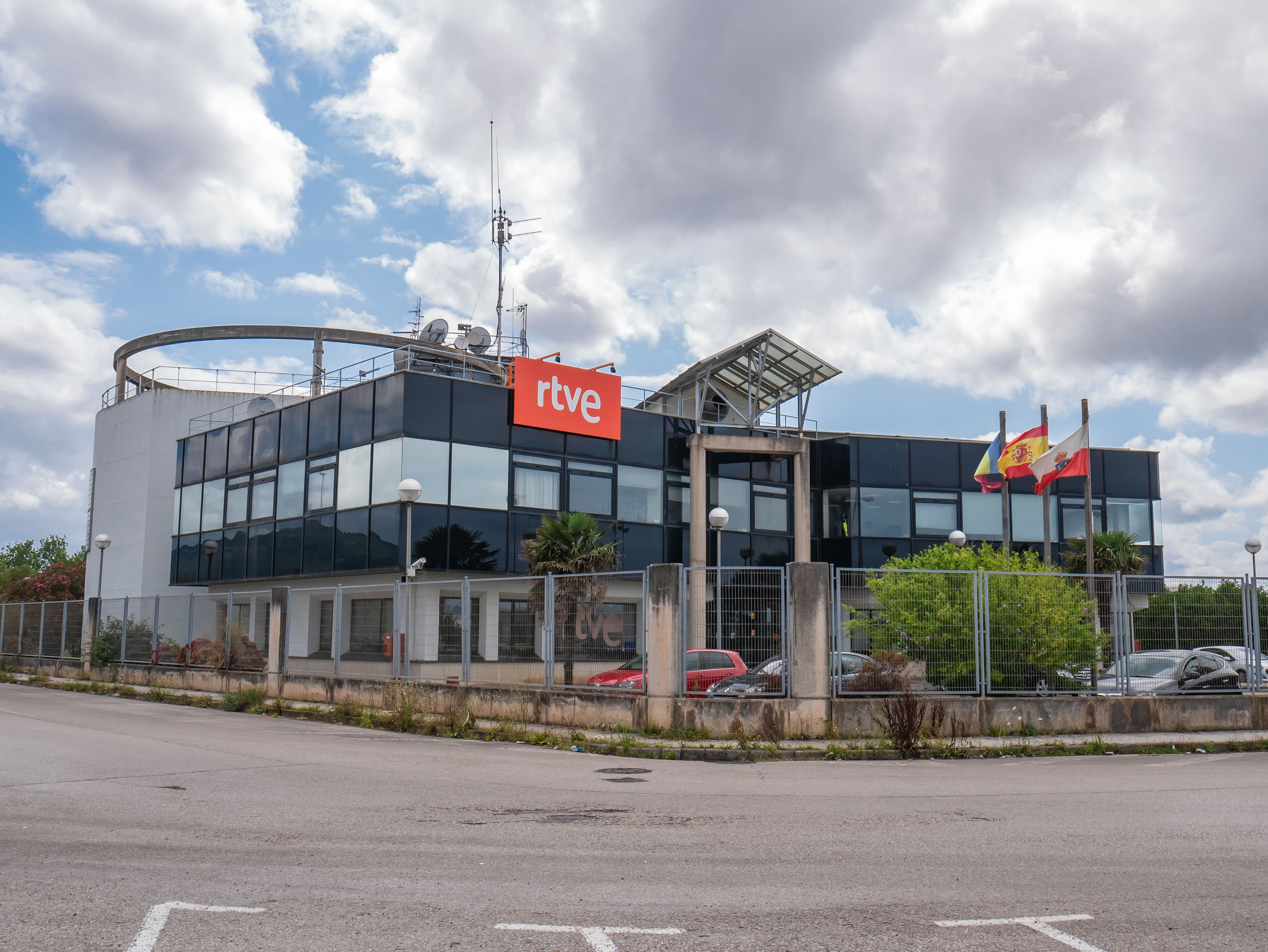 Exterior de un edificio de RTVE | iStock