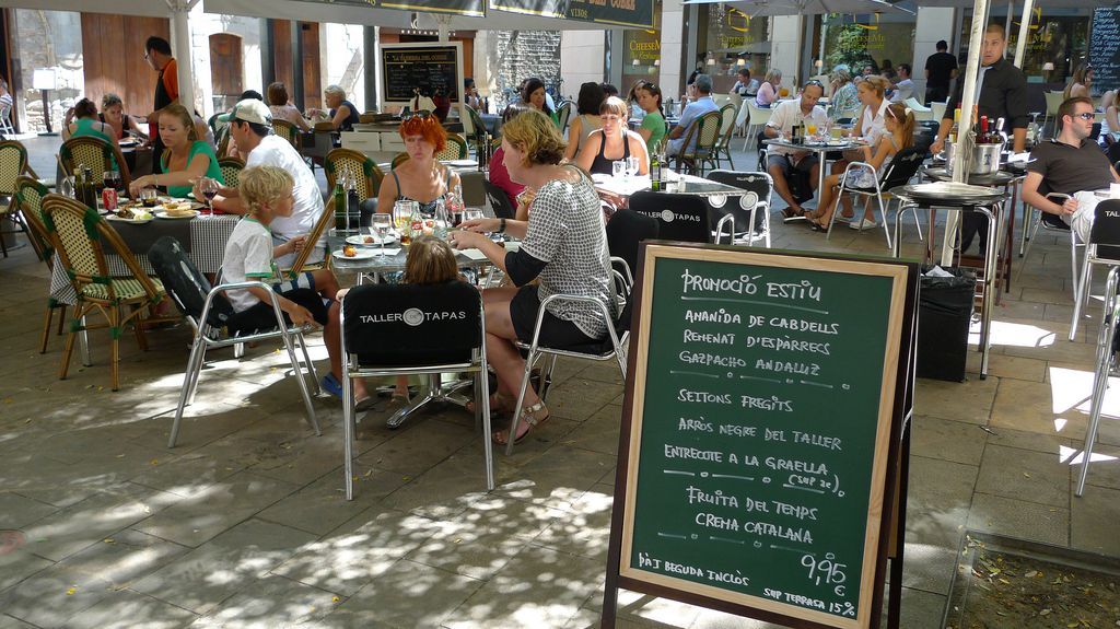 Imagen de la terraza de un restaurante | Ajuntament de Barcelona