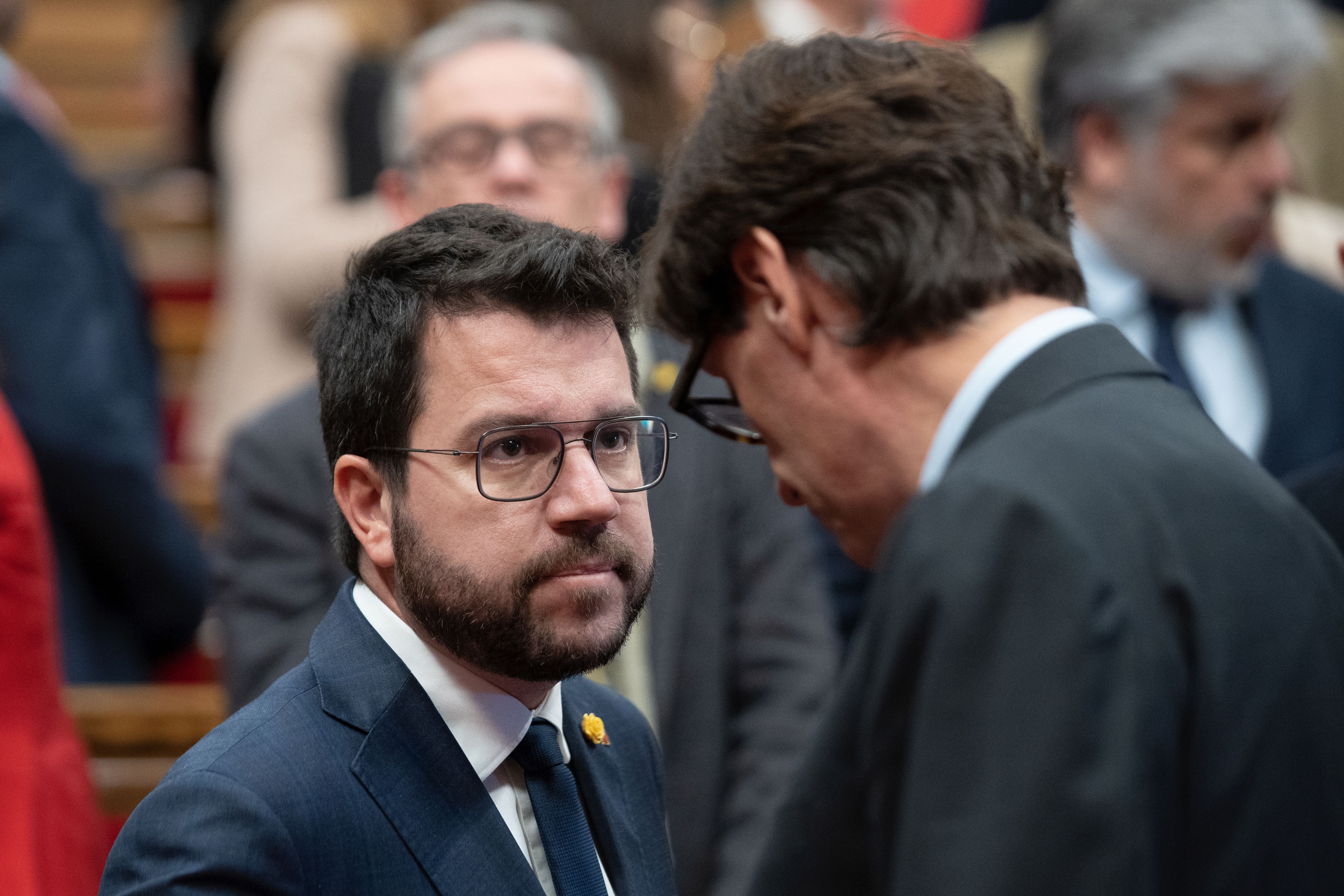 Pere Aragonès i Salvador Illa conversen al Parlament | EP