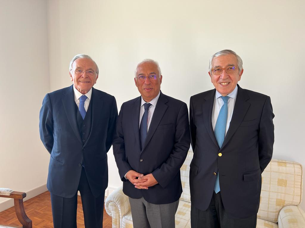  Isidro Fainé, presidente de la Fundación “la Caixa”; António Costa, primer ministro de Portugal; y Artur Santos Silva, patrono de la Fundación y presidente honorario de BPI