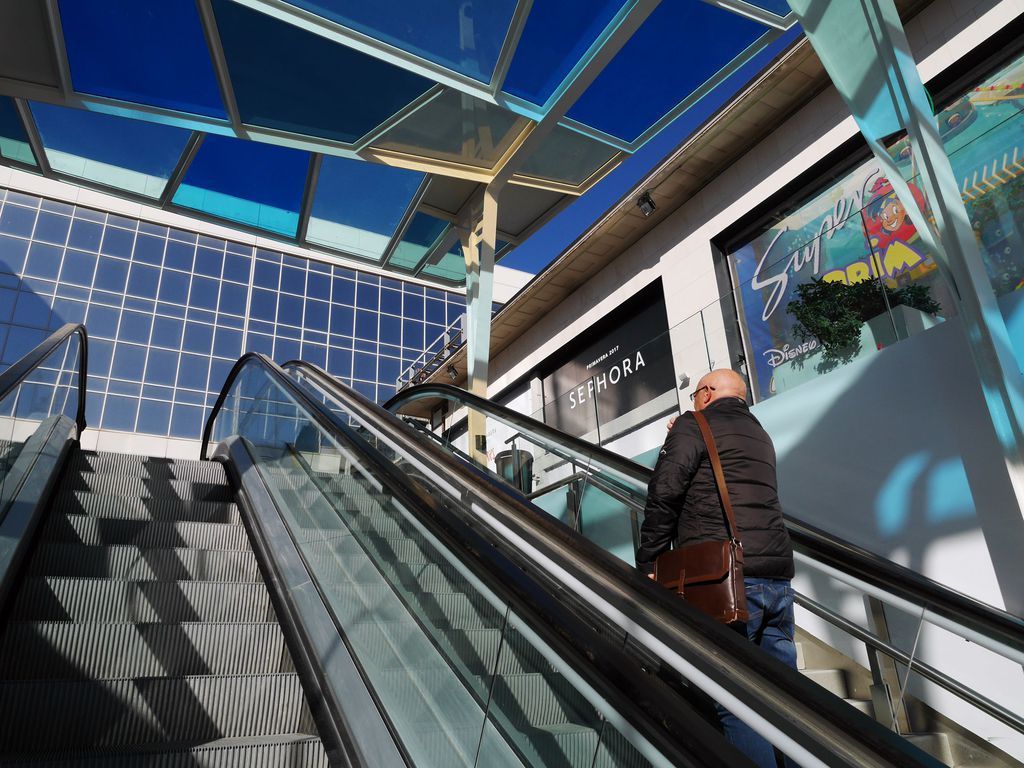 Interior de un centre comercial | Ajuntament de Barcelona