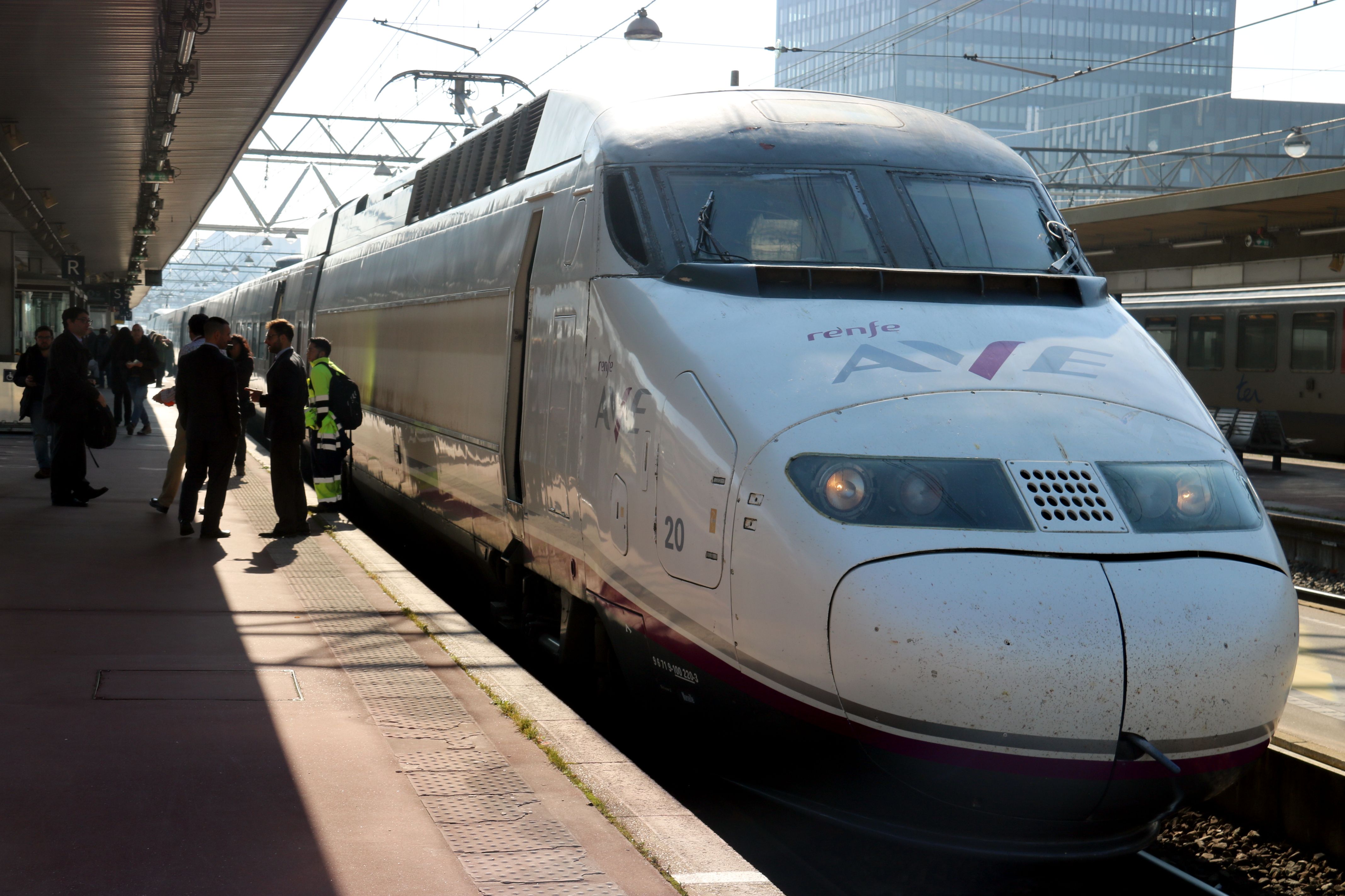 Un tren d'AVE de Renfe a l'estació de Lió a França | ACN