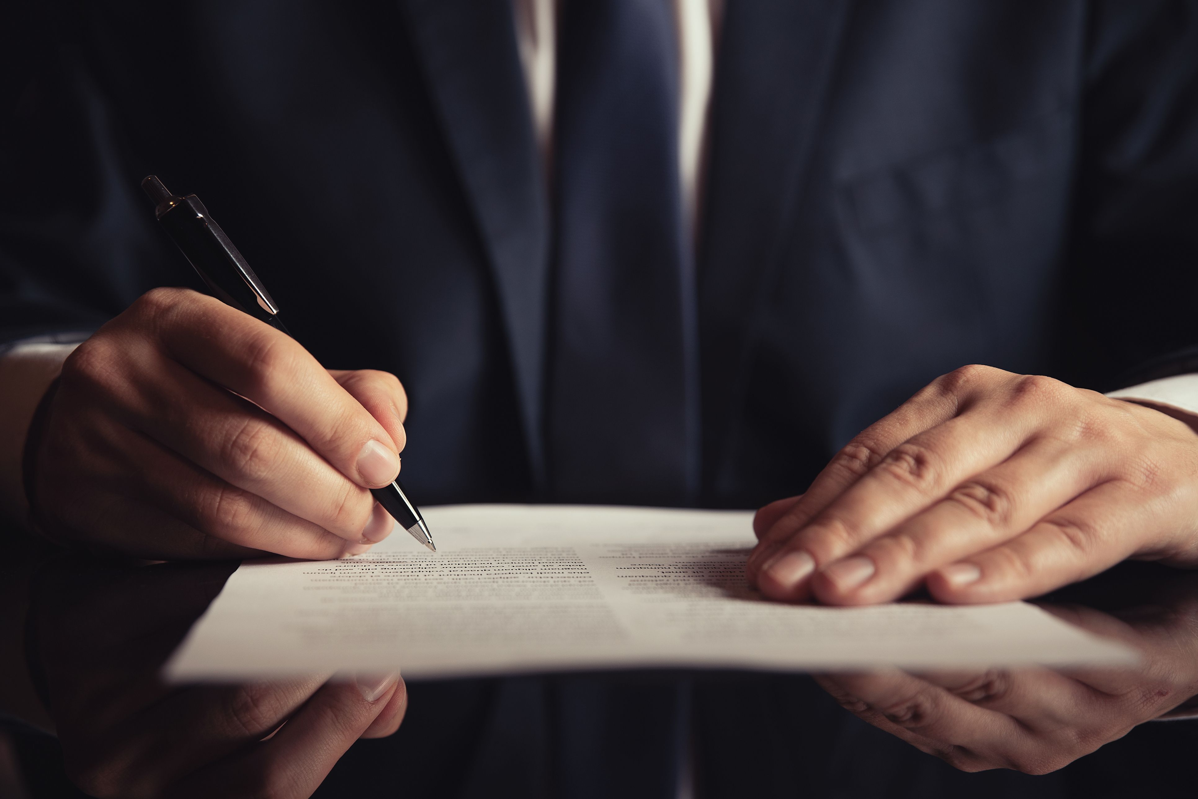 Imagen de la firma de un contrato | iStock