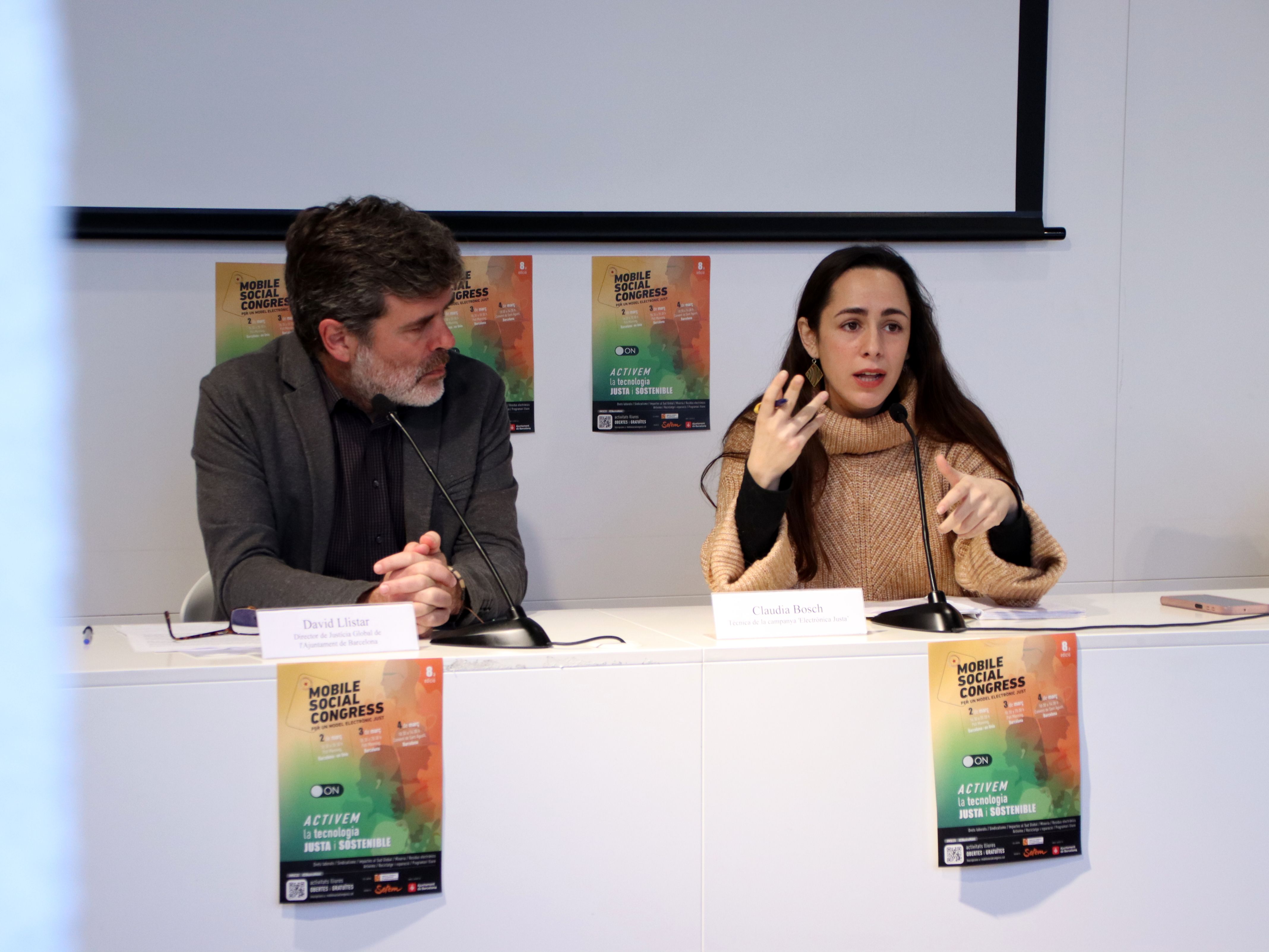 David Llistar, director de Justicia Global y Cooperación Internacional del Ayuntamiento de Barcelona, y Claudia Bosch, responsable de la campaña Electrónica Justa de SETEM Catalunya | ACN