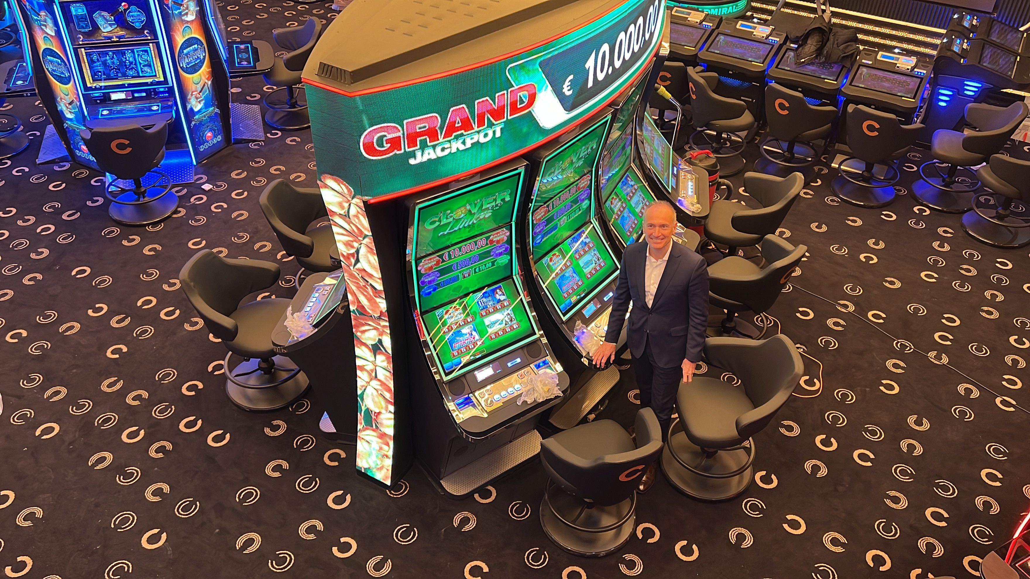 El director general de Unnic, Ivan Armengod, en la sala de juego del nuevo casino de Andorra | Albert Lijarcio | ACN