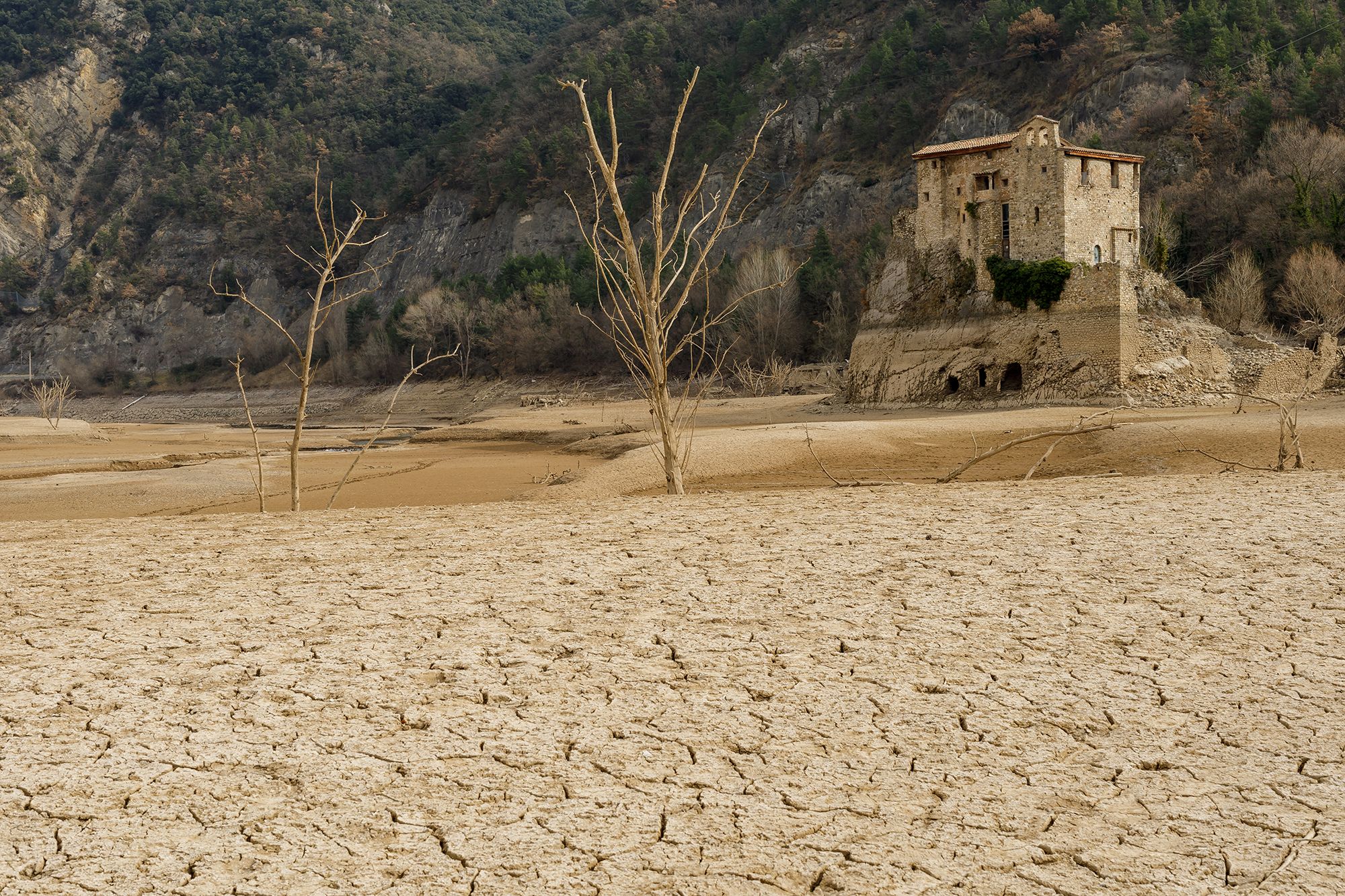 El Pantà de la Baells, al Berguedà, evidencia la manca de pluges dels darrers mesos