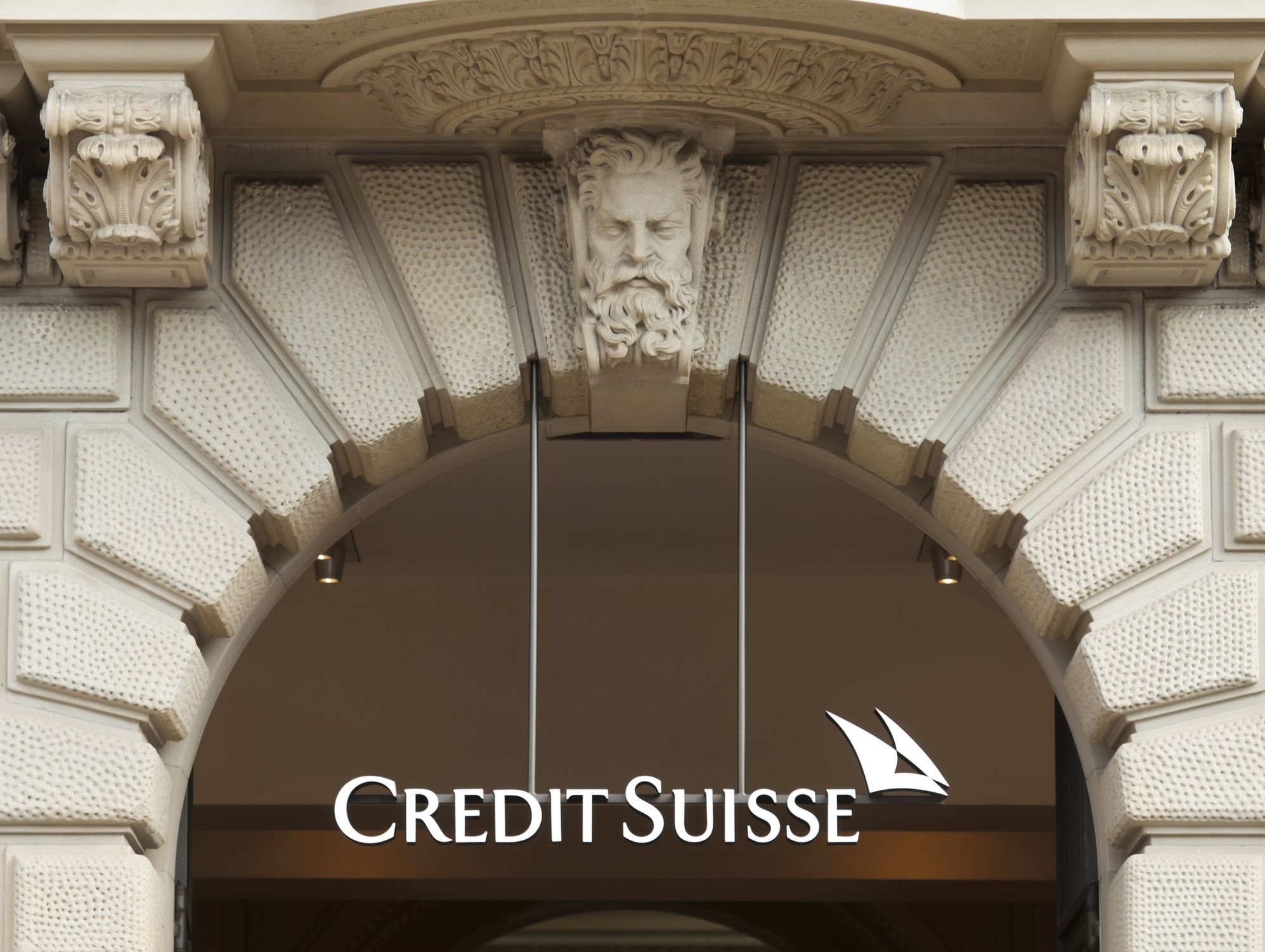 Exterior d'una oficina de Credit Suisse | iStock