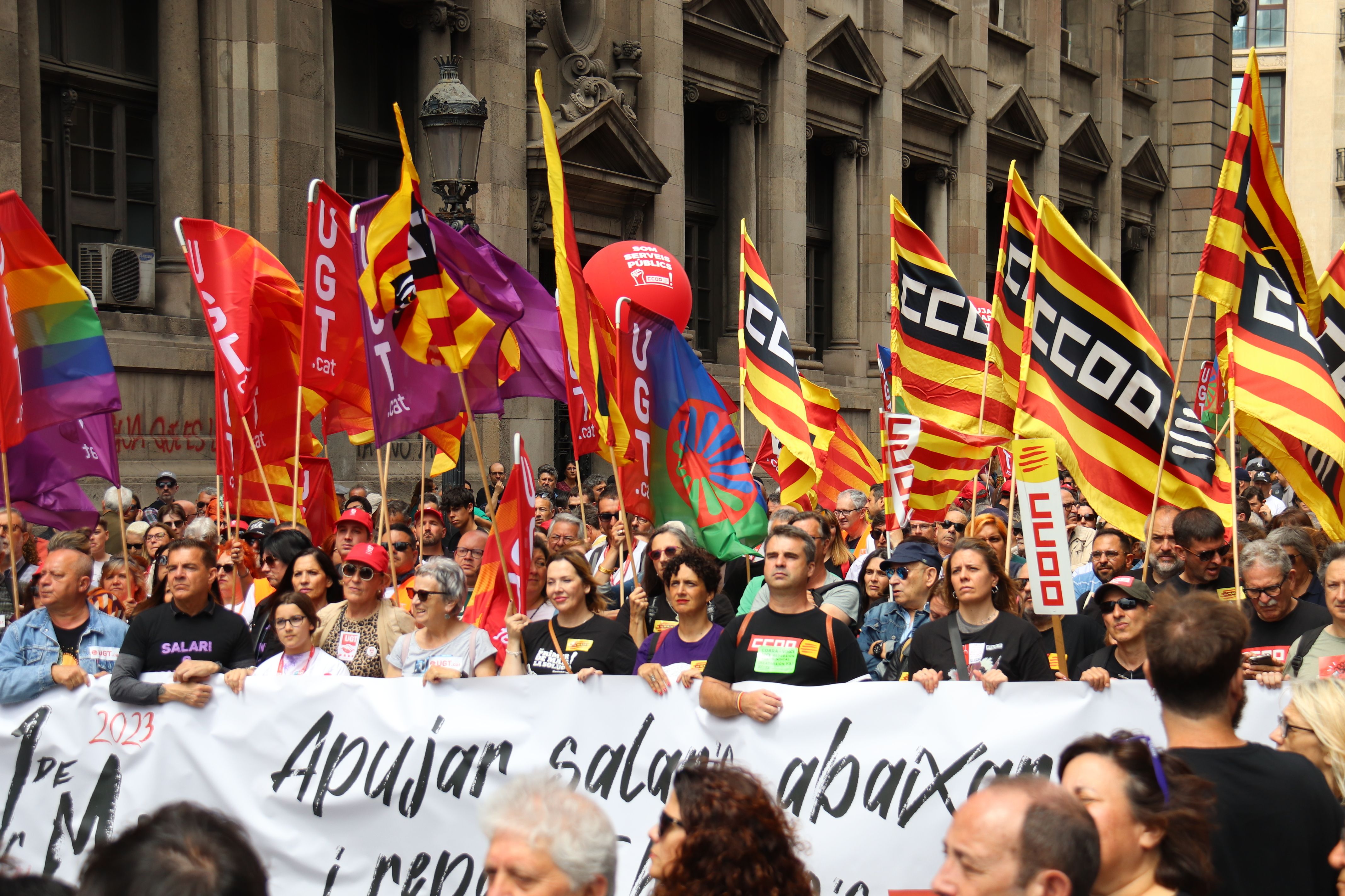 Capçalera de la manifestació dels sindicats CCOO i UGT en motiu de l'1 de maig a Barcelona | ACN