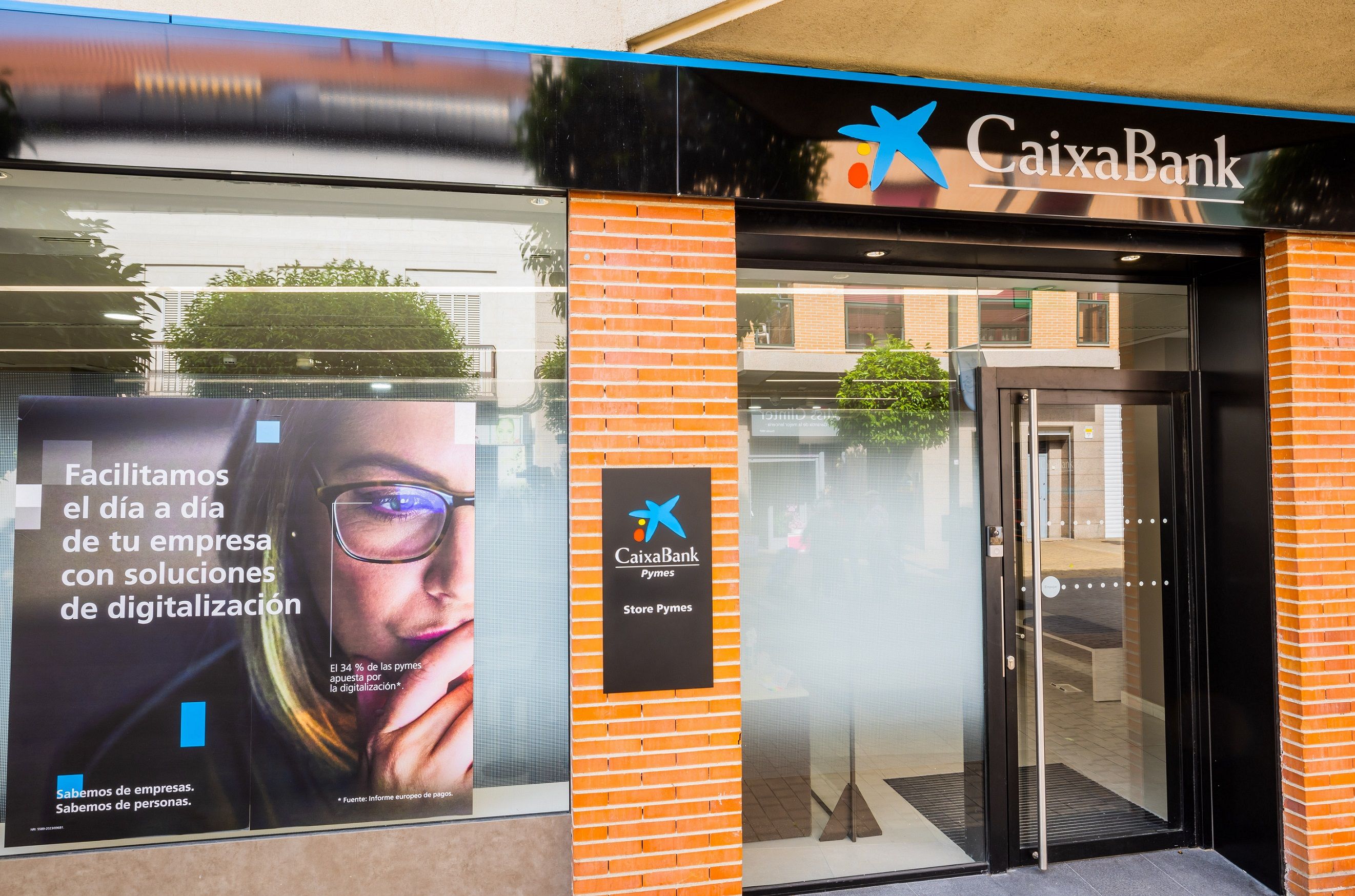 Exterior de una oficina de CaixaBank | Cedida