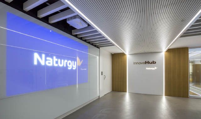 Interior de una oficina de Naturgy en Madrid | iStock