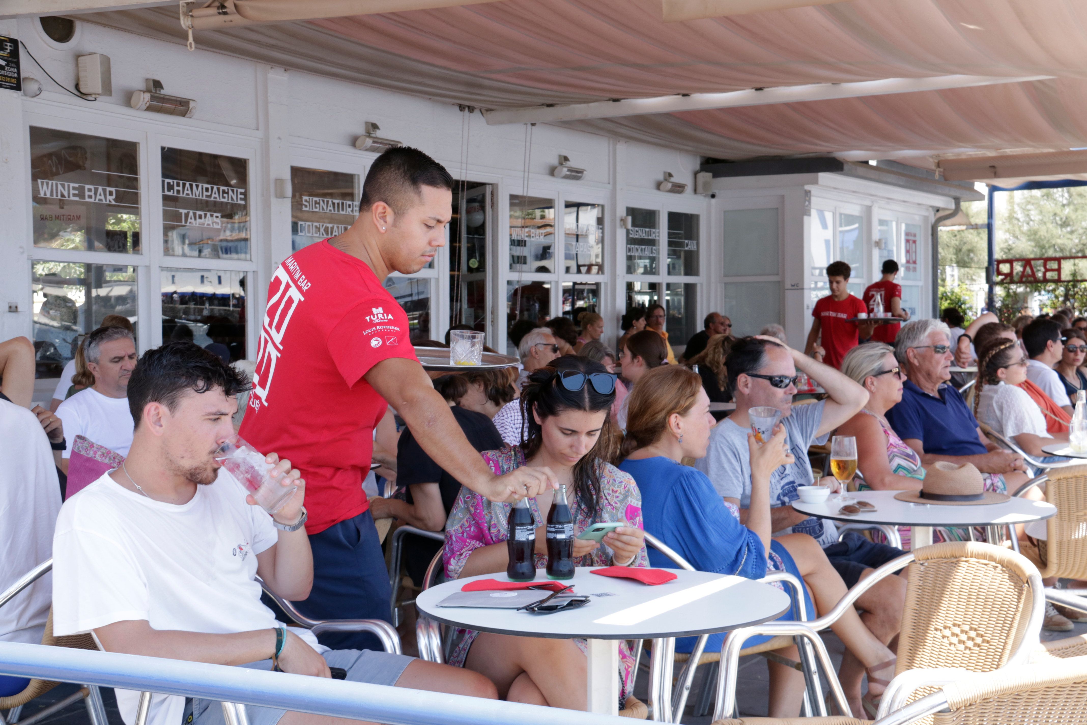 Imagen de un bar en Cadaqués | ACN - Marina López