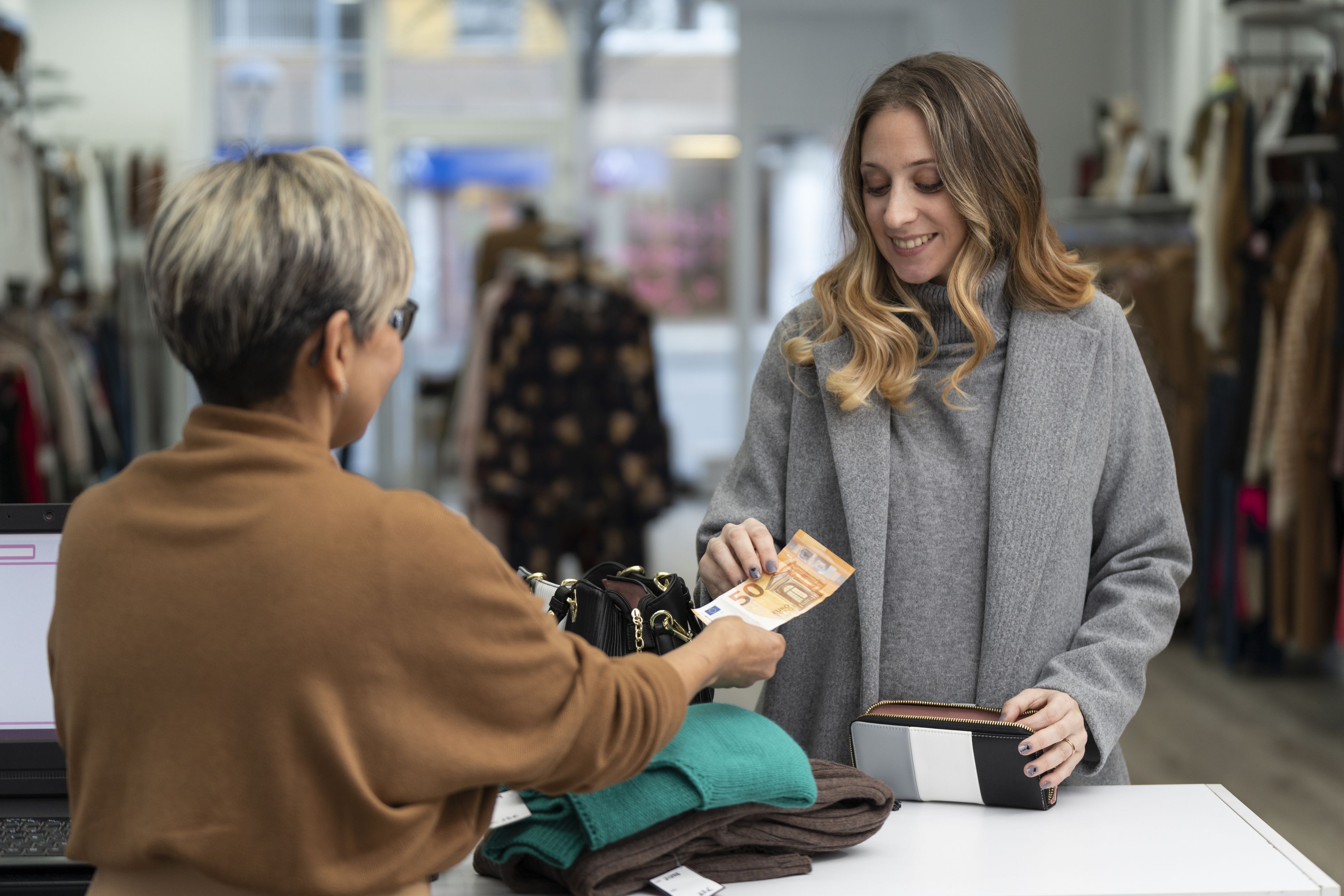 El pequeño comercio ha sufrido un cierre considerable de tiendas | iStock