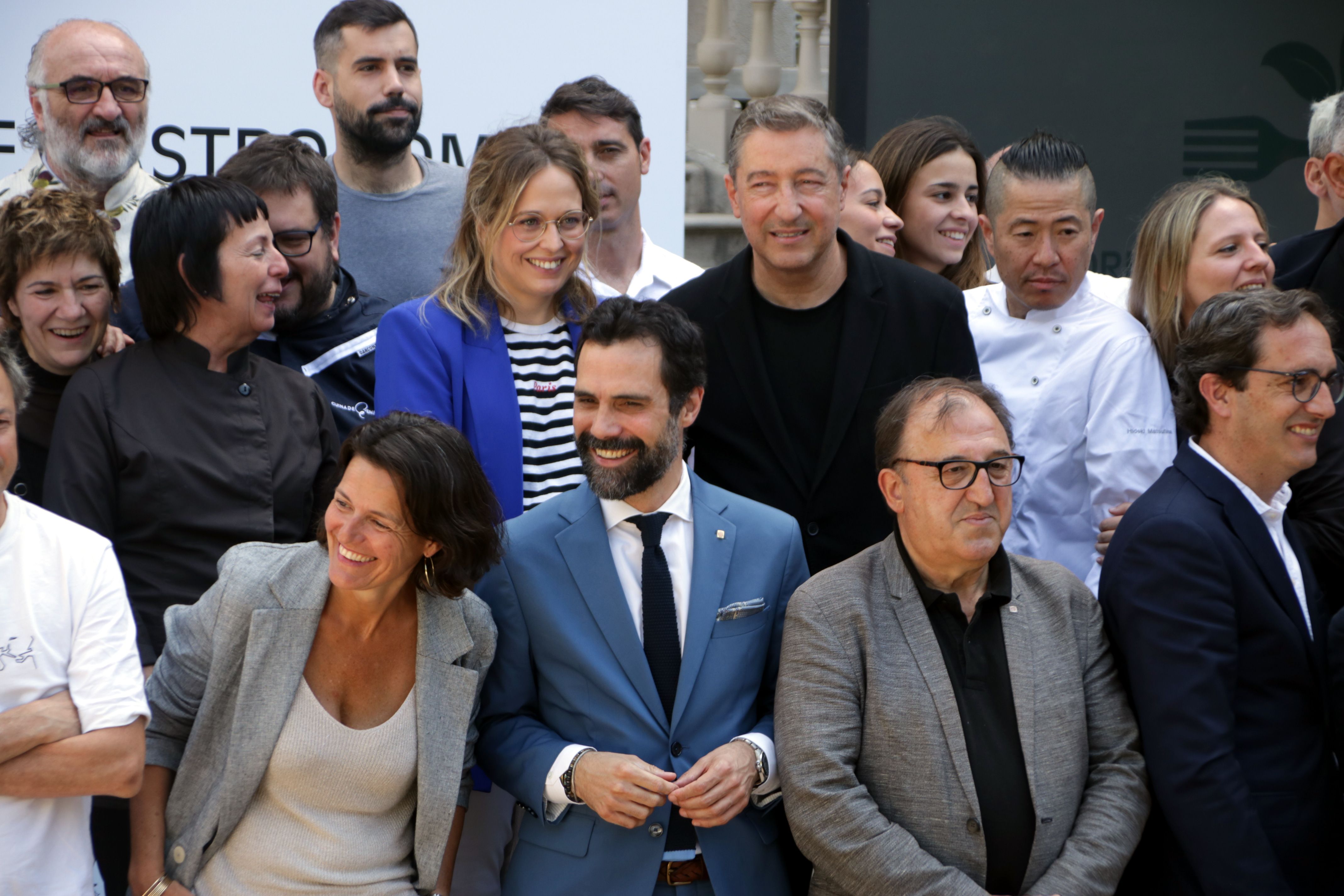 Foto de família a l'acte al Palau Robert on s'ha anunciat que Catalunya serà Regió Mundial de la Gastronomia el 2025 | ACN