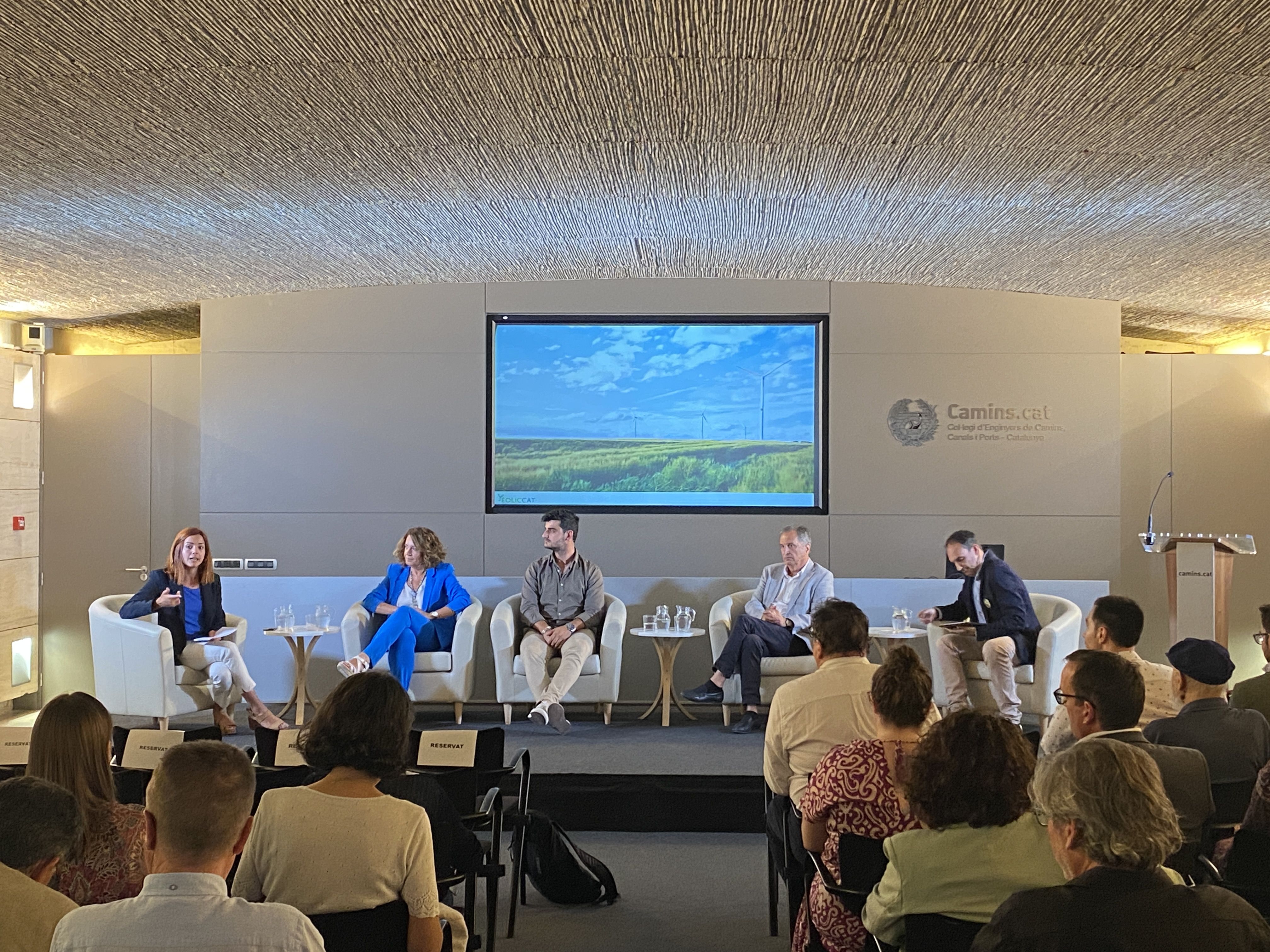 Mesa redonda 'Parques eólicos y participación ciudadana' organizada por EolicCat