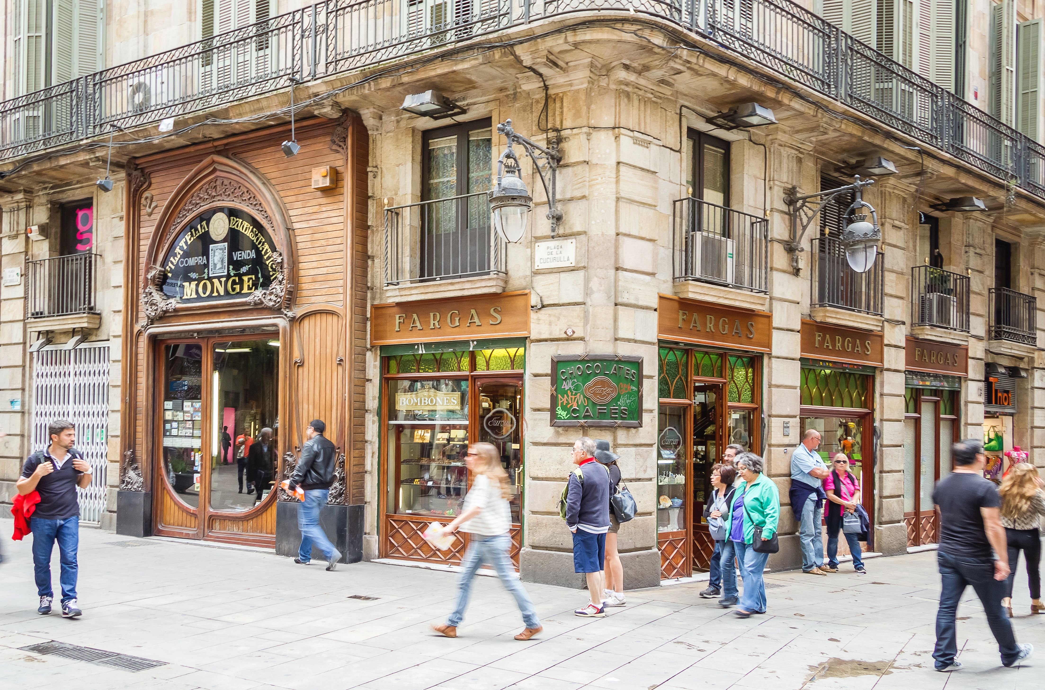 Un carrer comercial a Barcelona | iStock