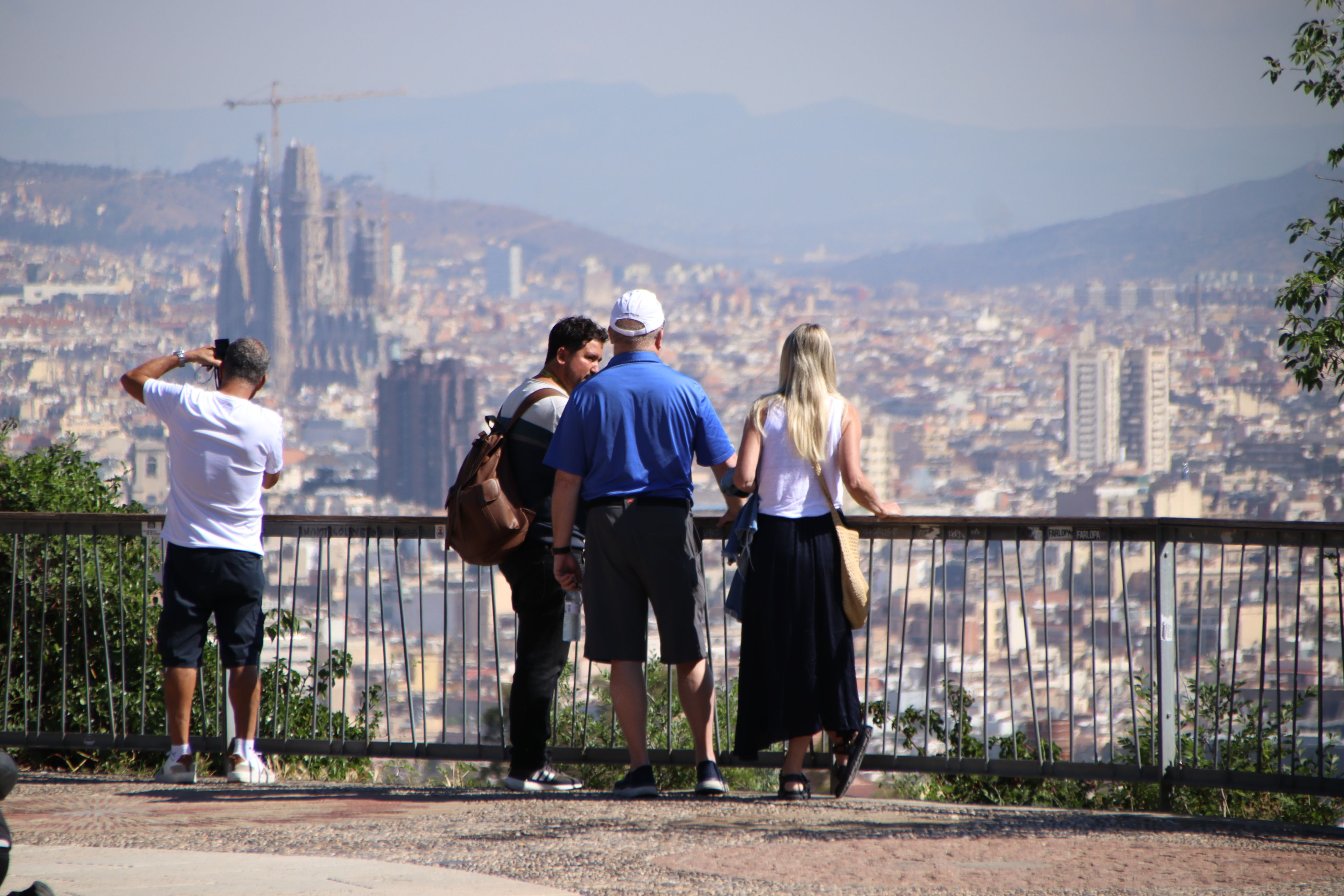 Turistes a Barcelona, a Montjuic | ACN / Blanca Blay