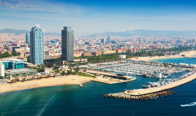 Vista aèria del Port Olímpic de Barcelona, amb el 22@ de fons | iStock