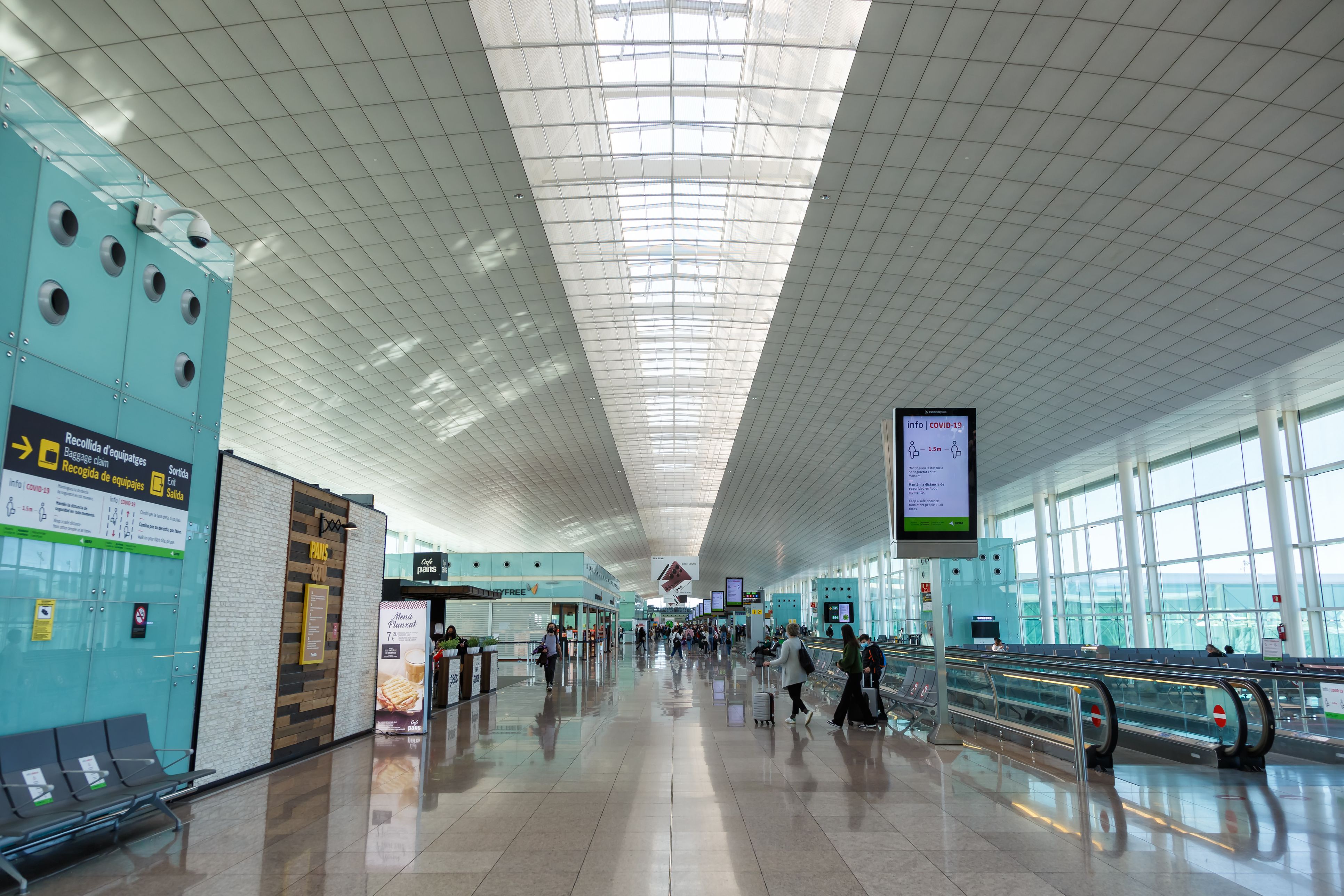 Interior del aeropuerto de Barcelona | iStock