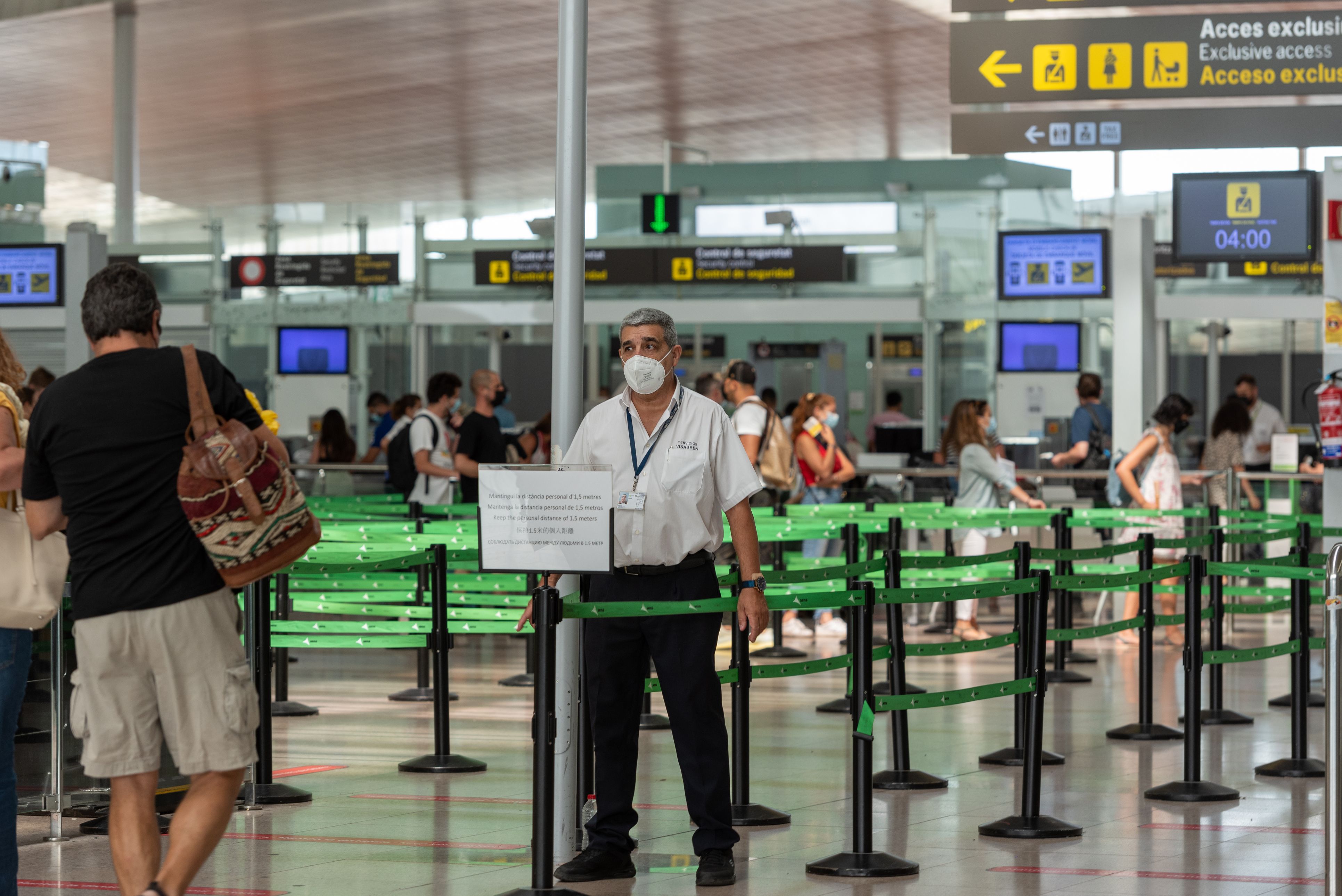 Imagen de un control de seguridad en el aeropuerto del Prat | iStock