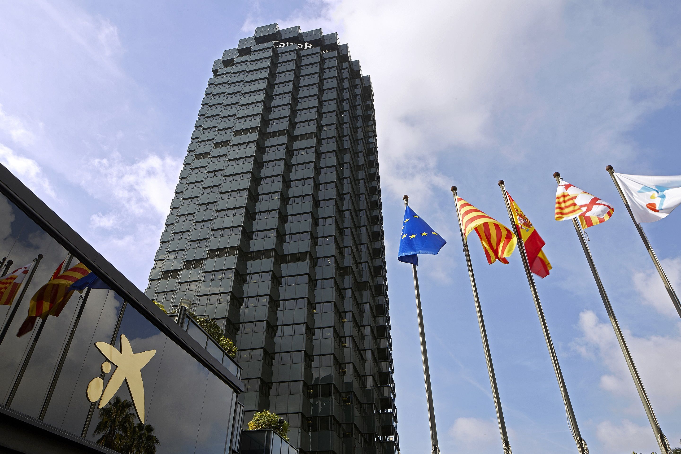 Exterior de la seu de CaixaBank a Barcelona | Cedida