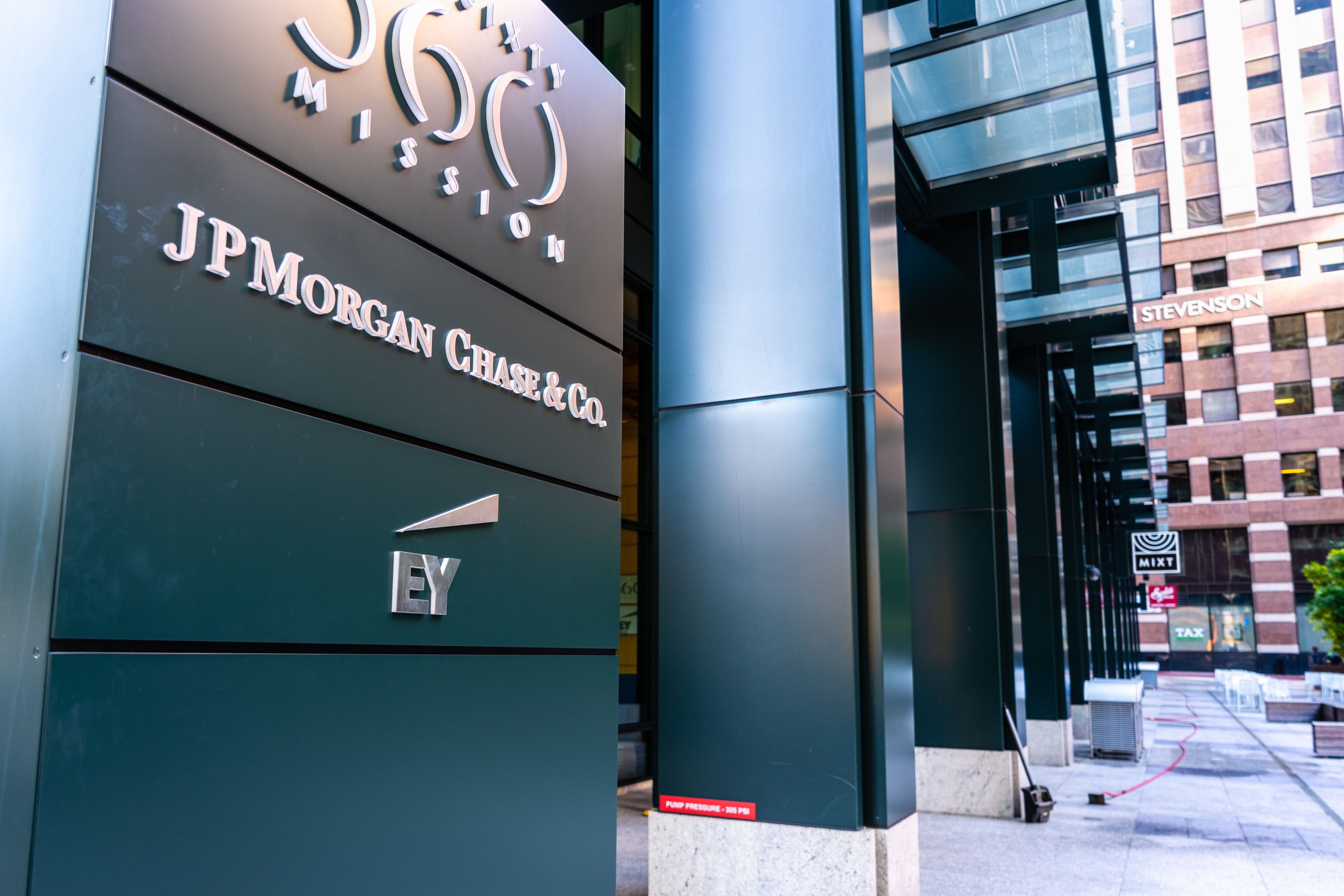 Exterior de les oficines de JP Morgan a San Francisco | iStock