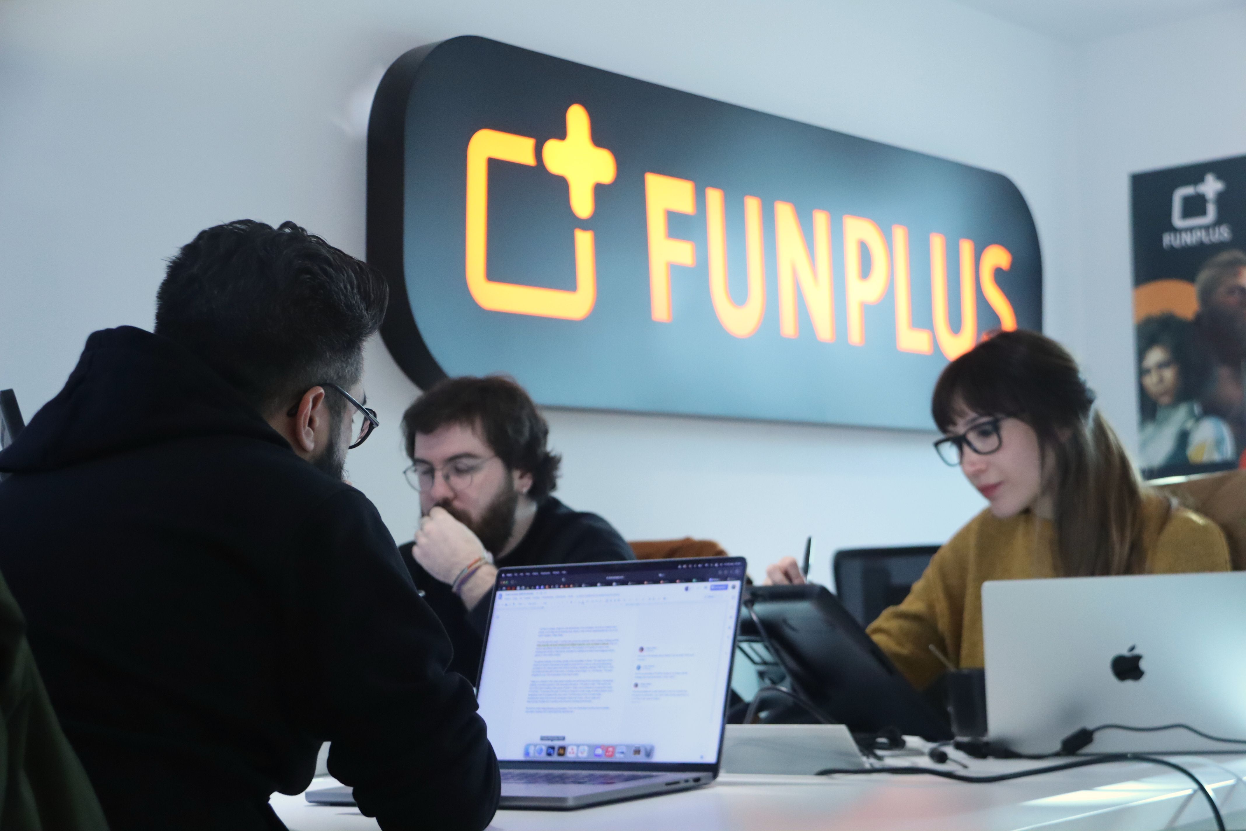 Treballadors del sector dels videojocs a l'oficina de FunPlus a Barcelona | ACN