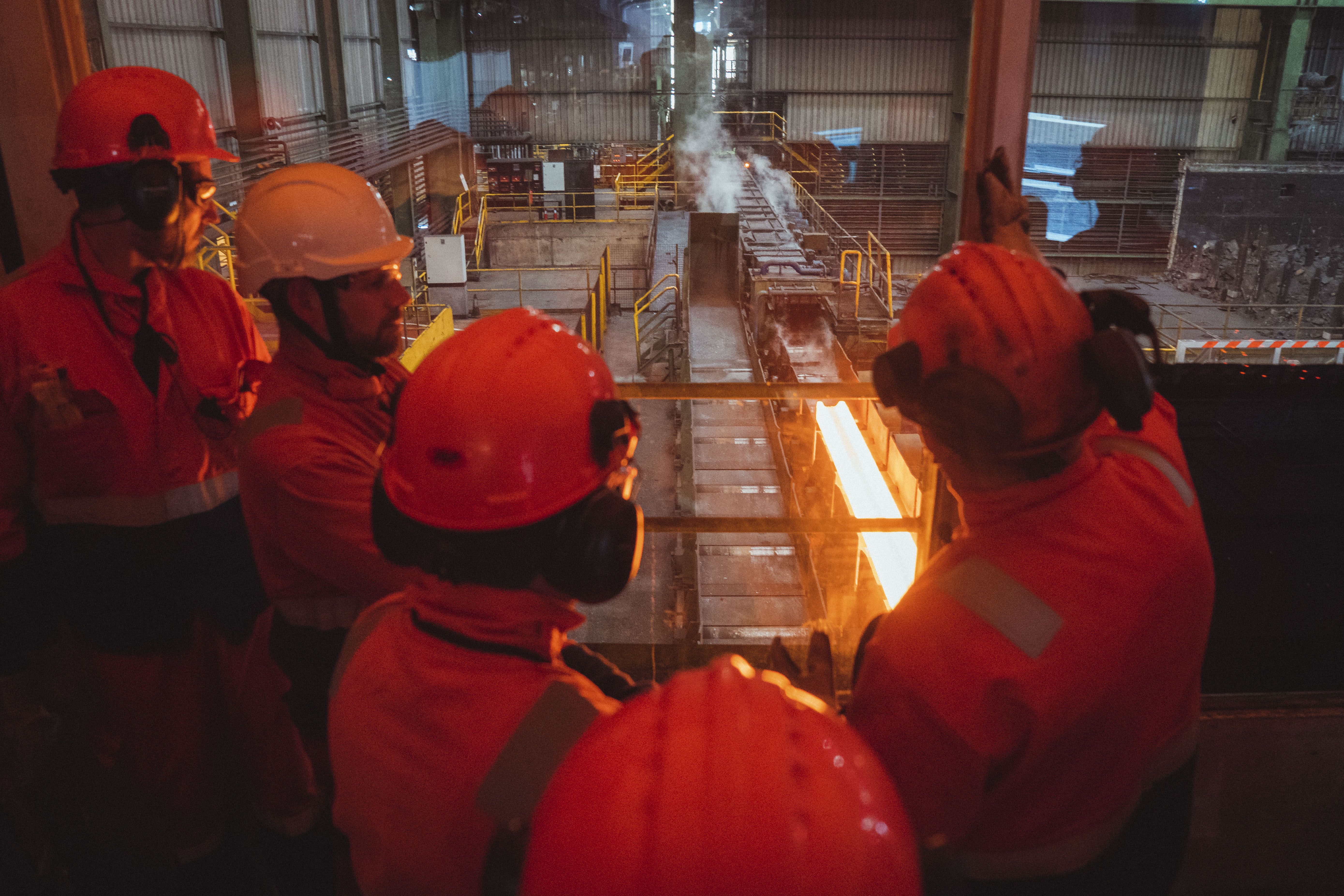 Operarios trabajando en una planta | ACN