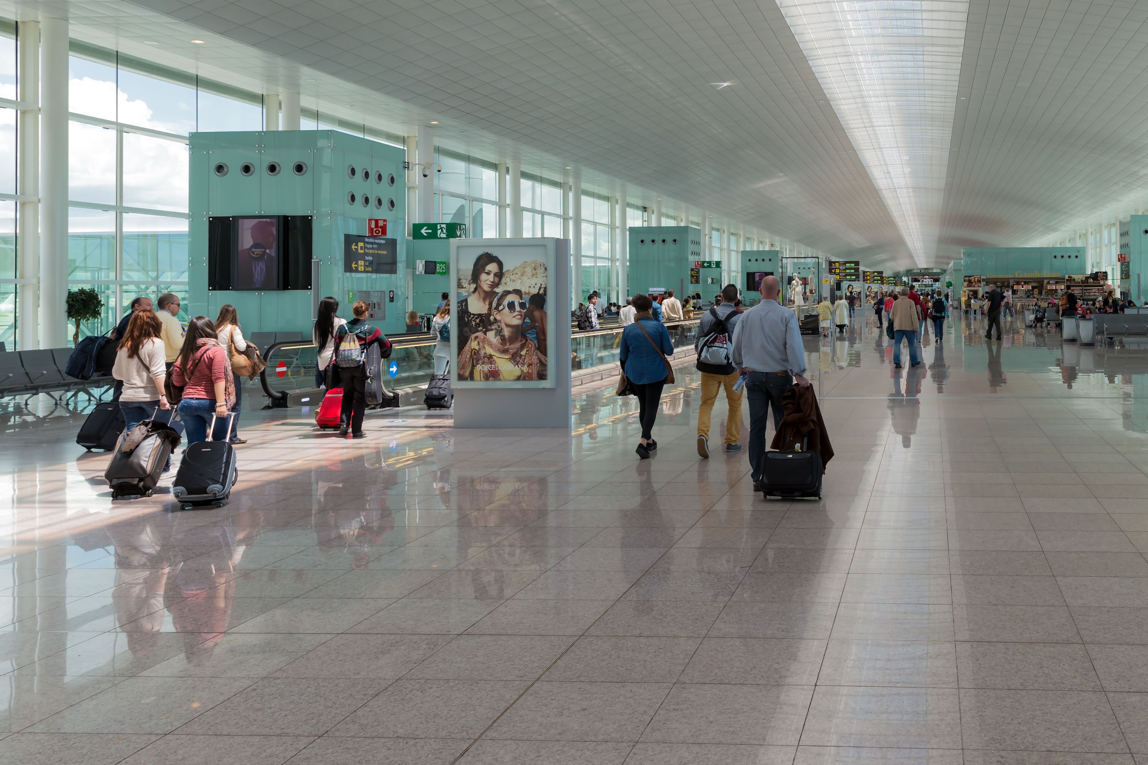 Interior del aeropuerto del Prat | iStock